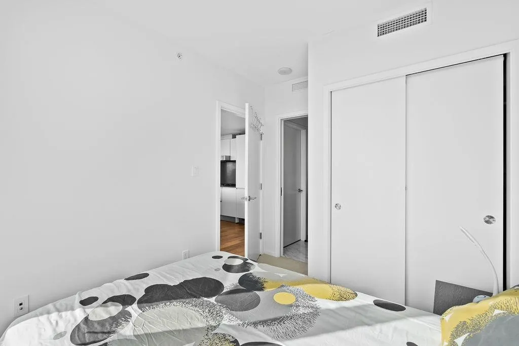1708 8555 Granville Street