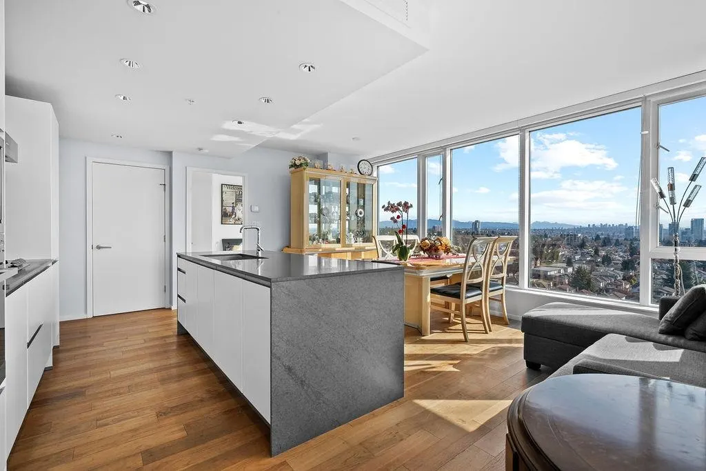 1708 8555 Granville Street