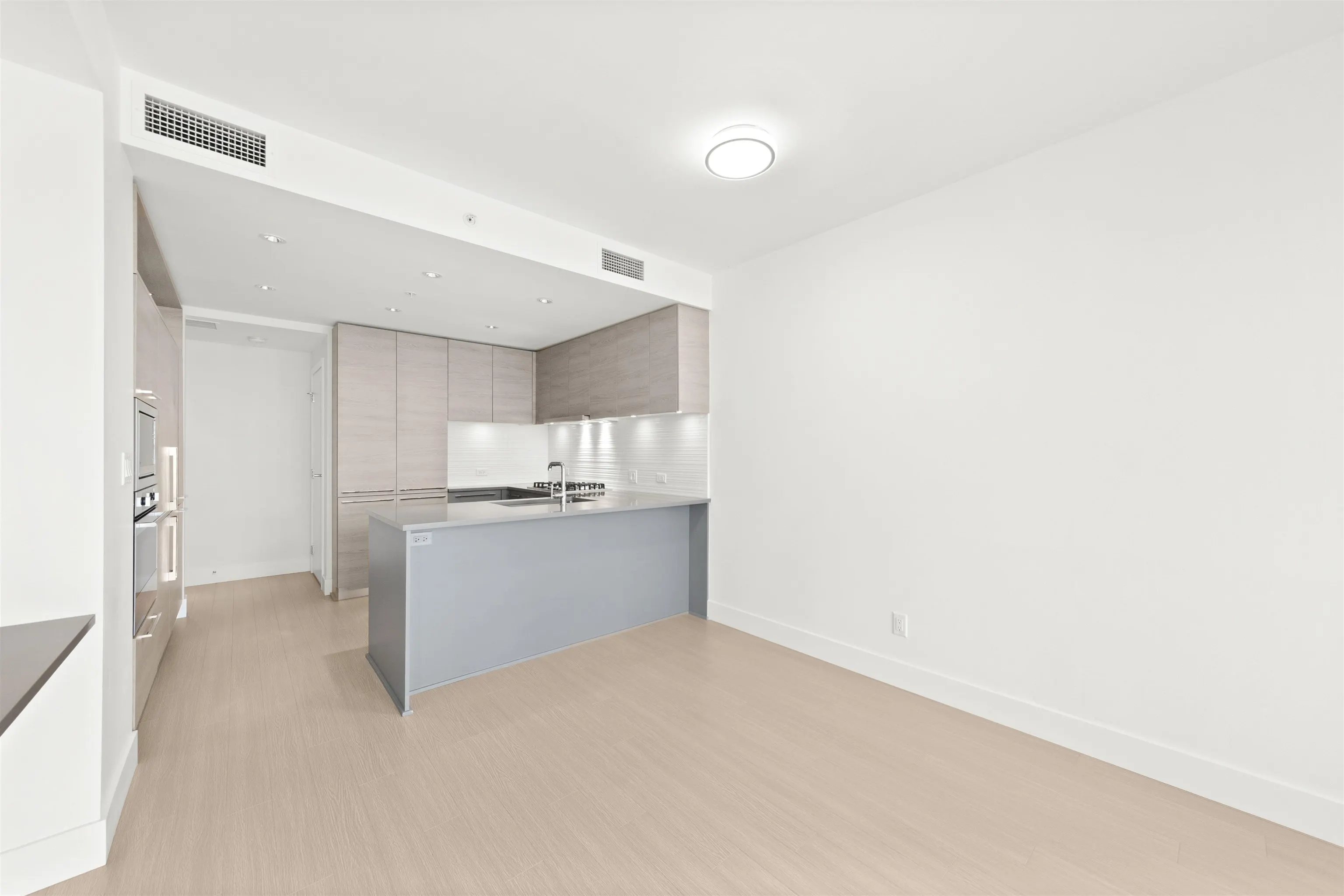 901 7388 Kingsway