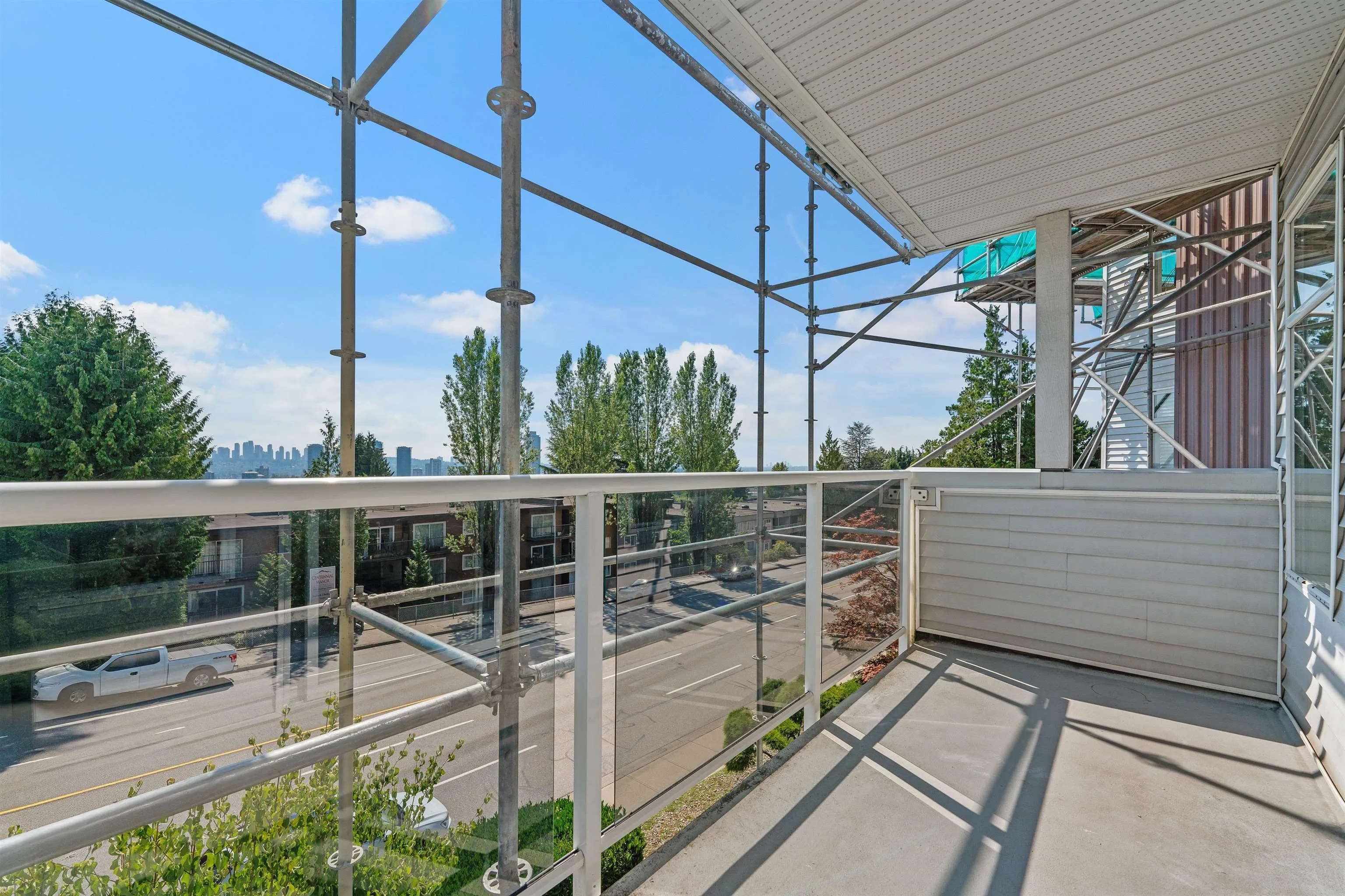 211 5335 Hastings Street