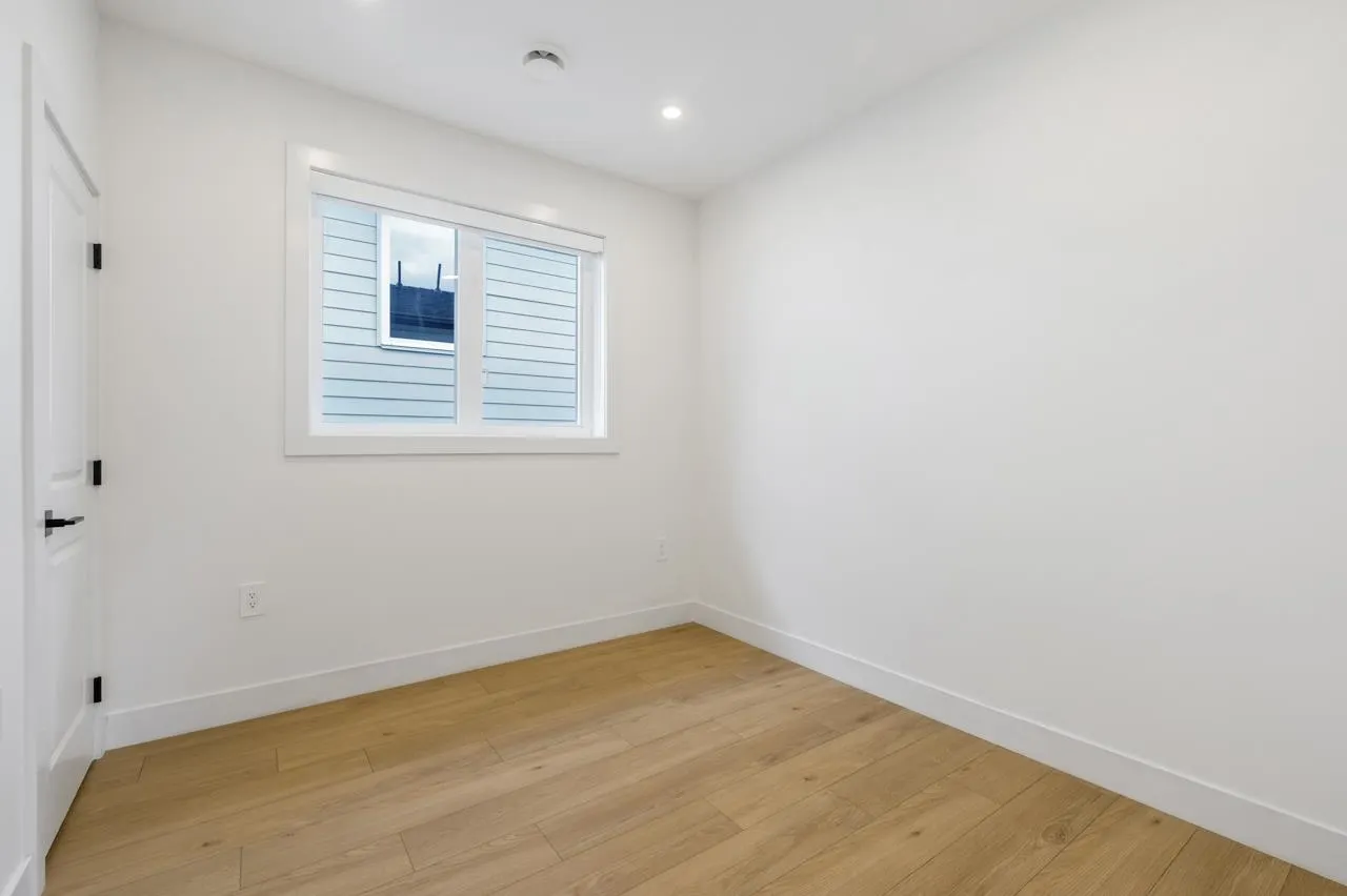 1 3090 Vanness Avenue