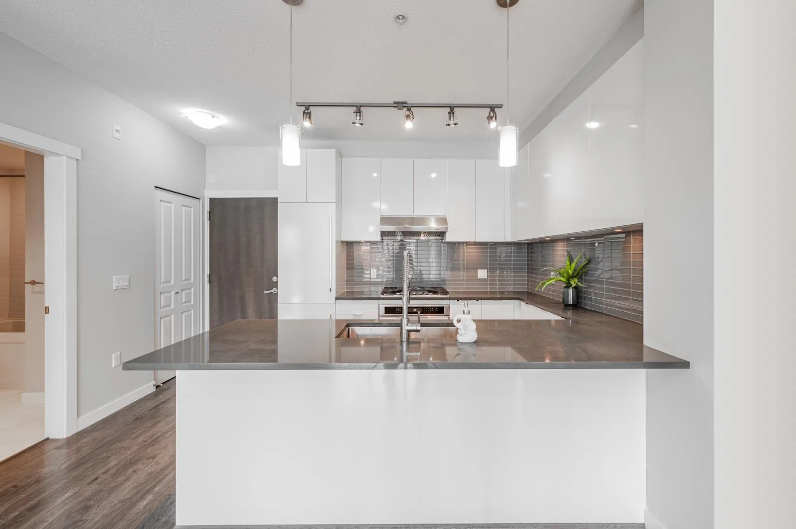 308 9399 Alexandra Road