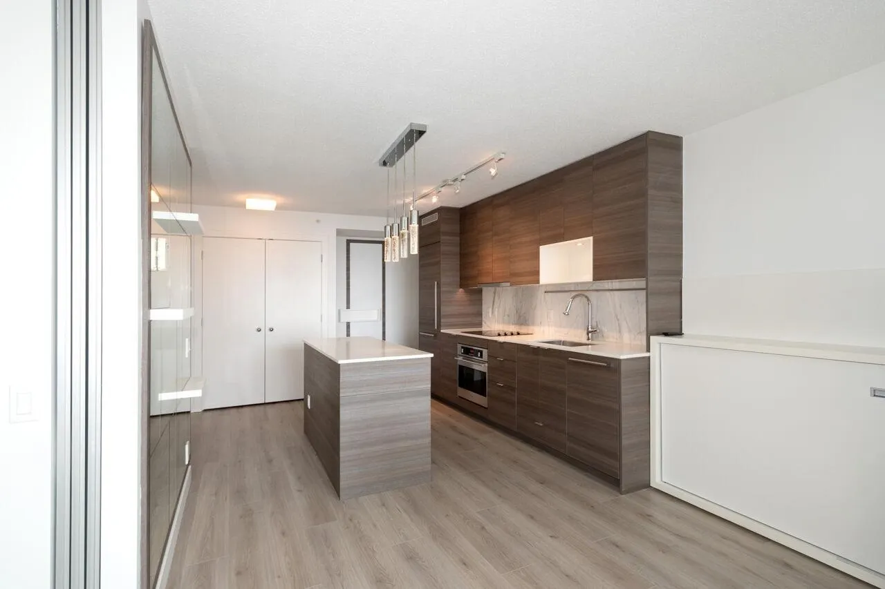 2912 13398 104 Avenue