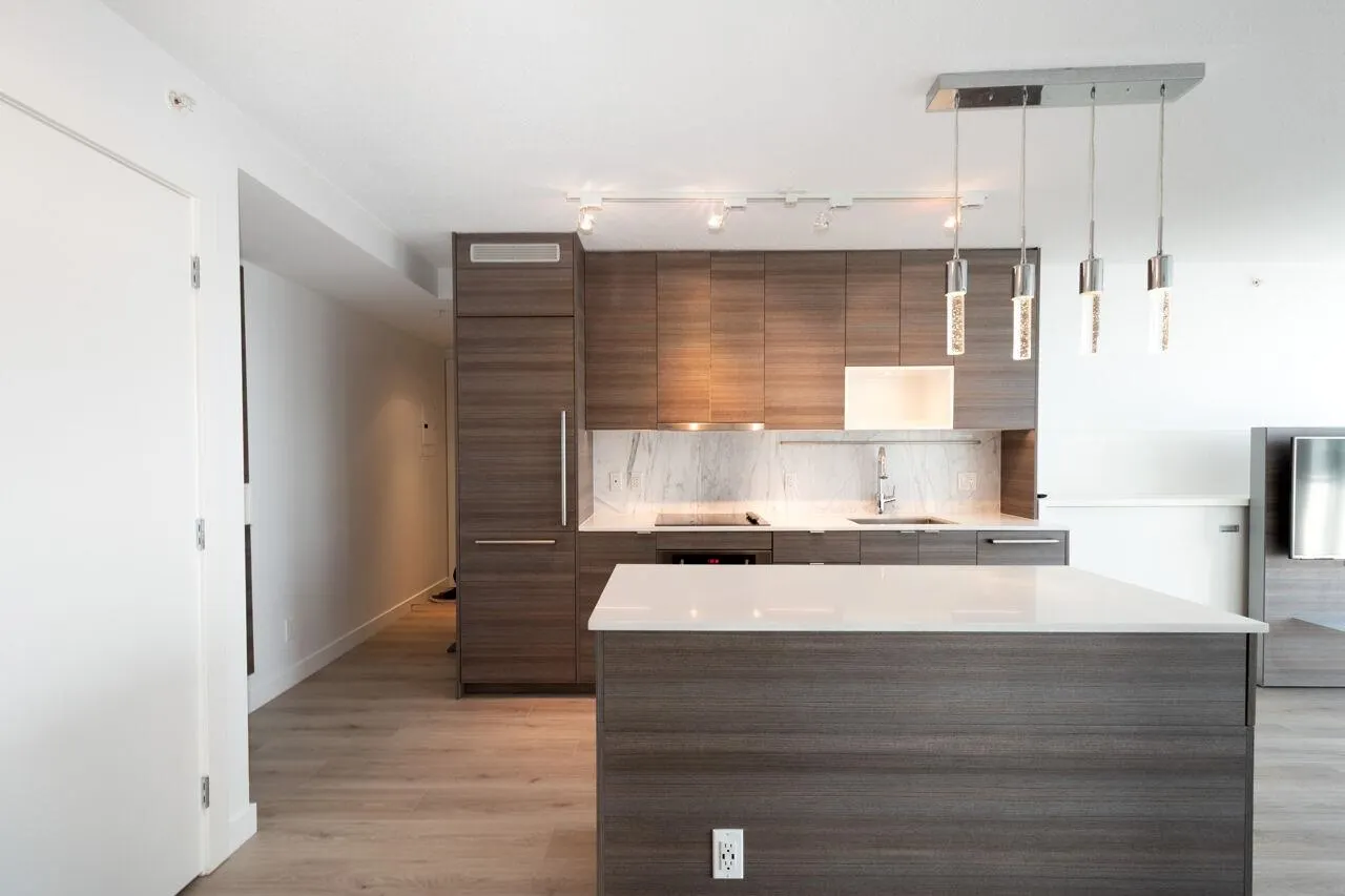 2912 13398 104 Avenue