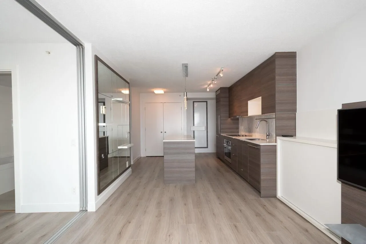 2912 13398 104 Avenue