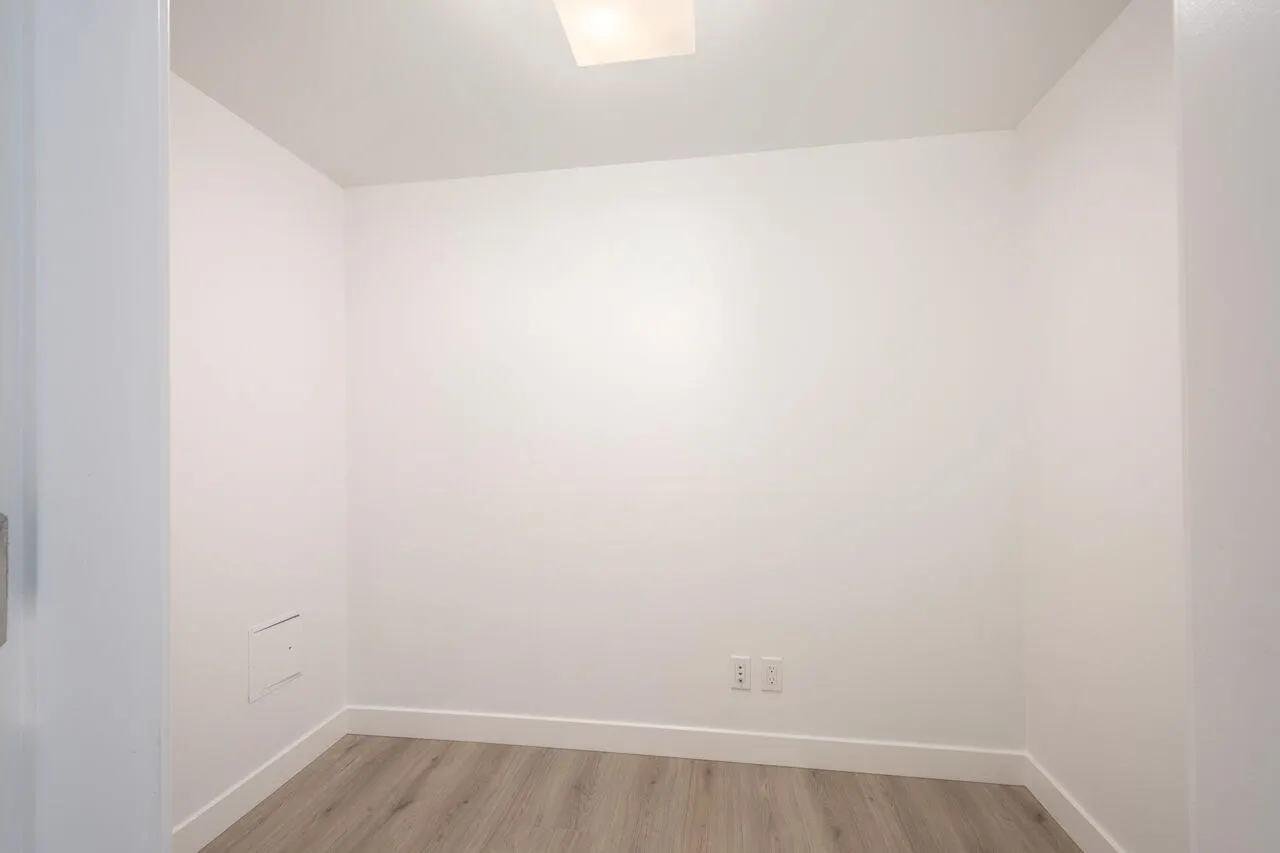 2912 13398 104 Avenue