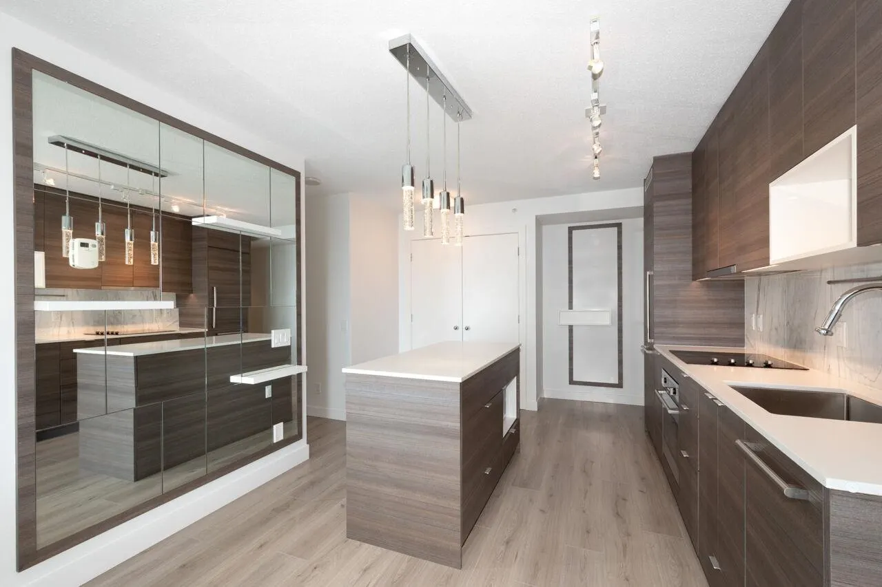 2912 13398 104 Avenue