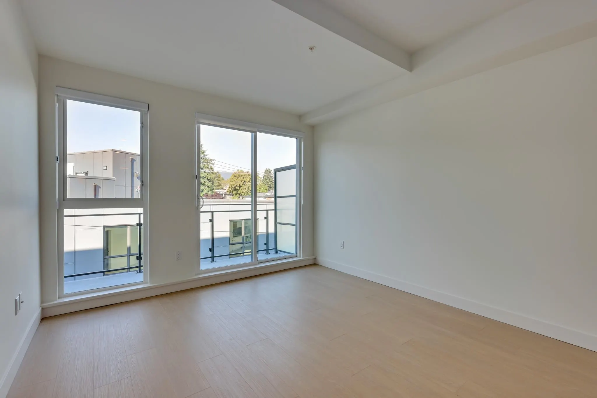 564 422 E 3rd Street
