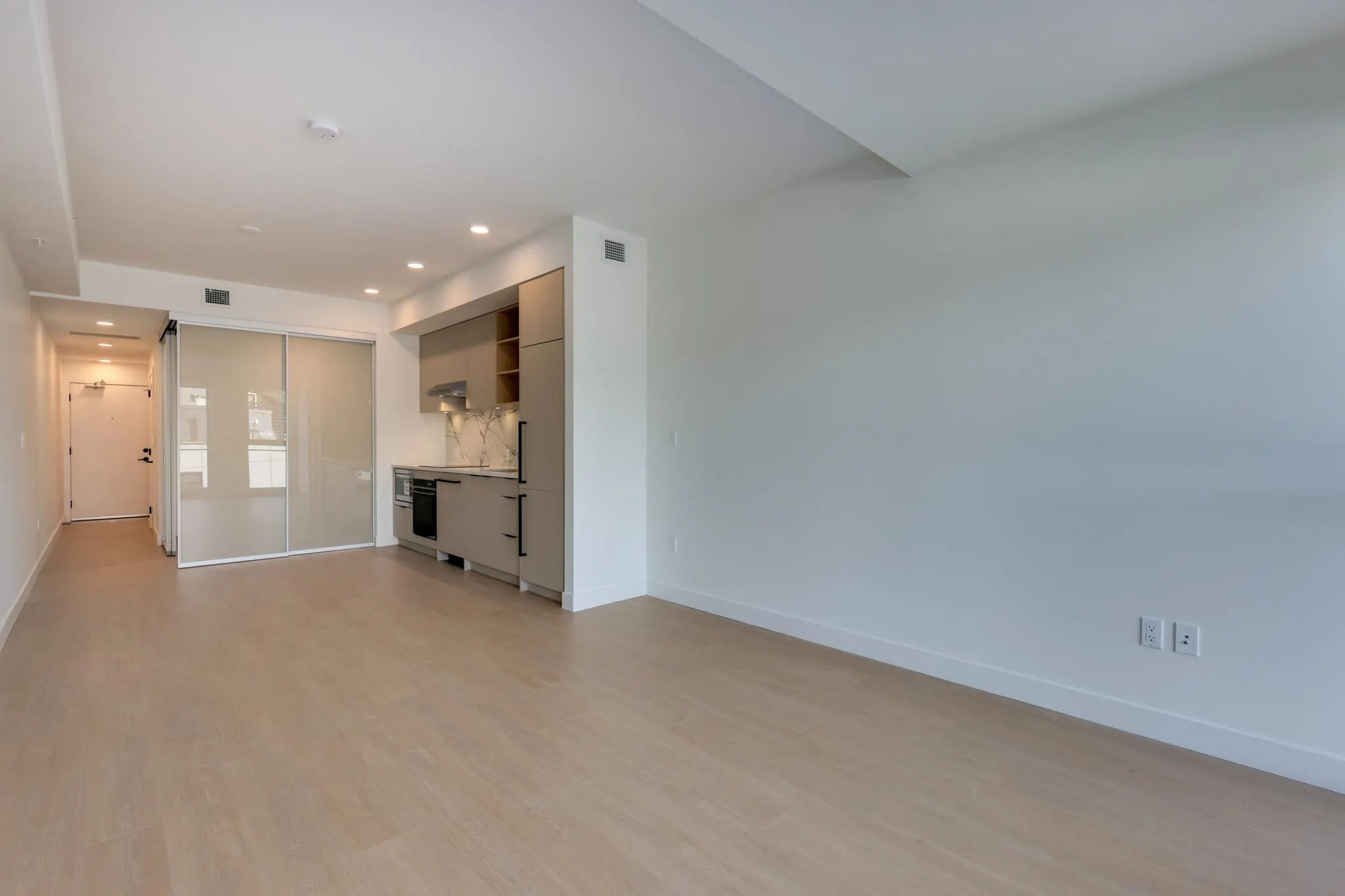 564 422 E 3rd Street
