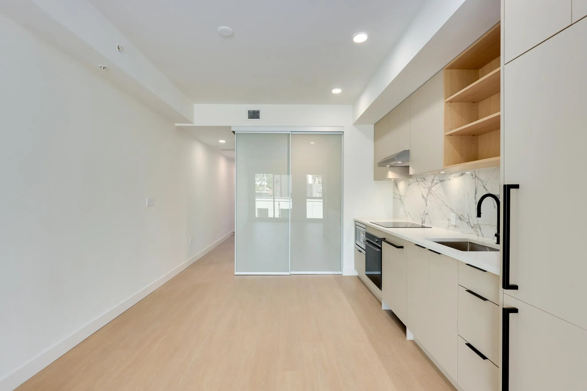 564 422 E 3rd Street