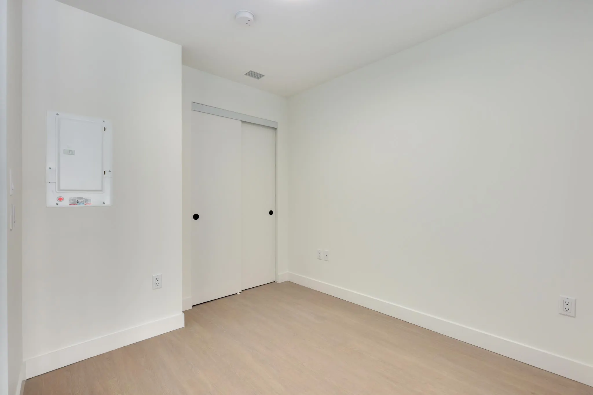 564 422 E 3rd Street