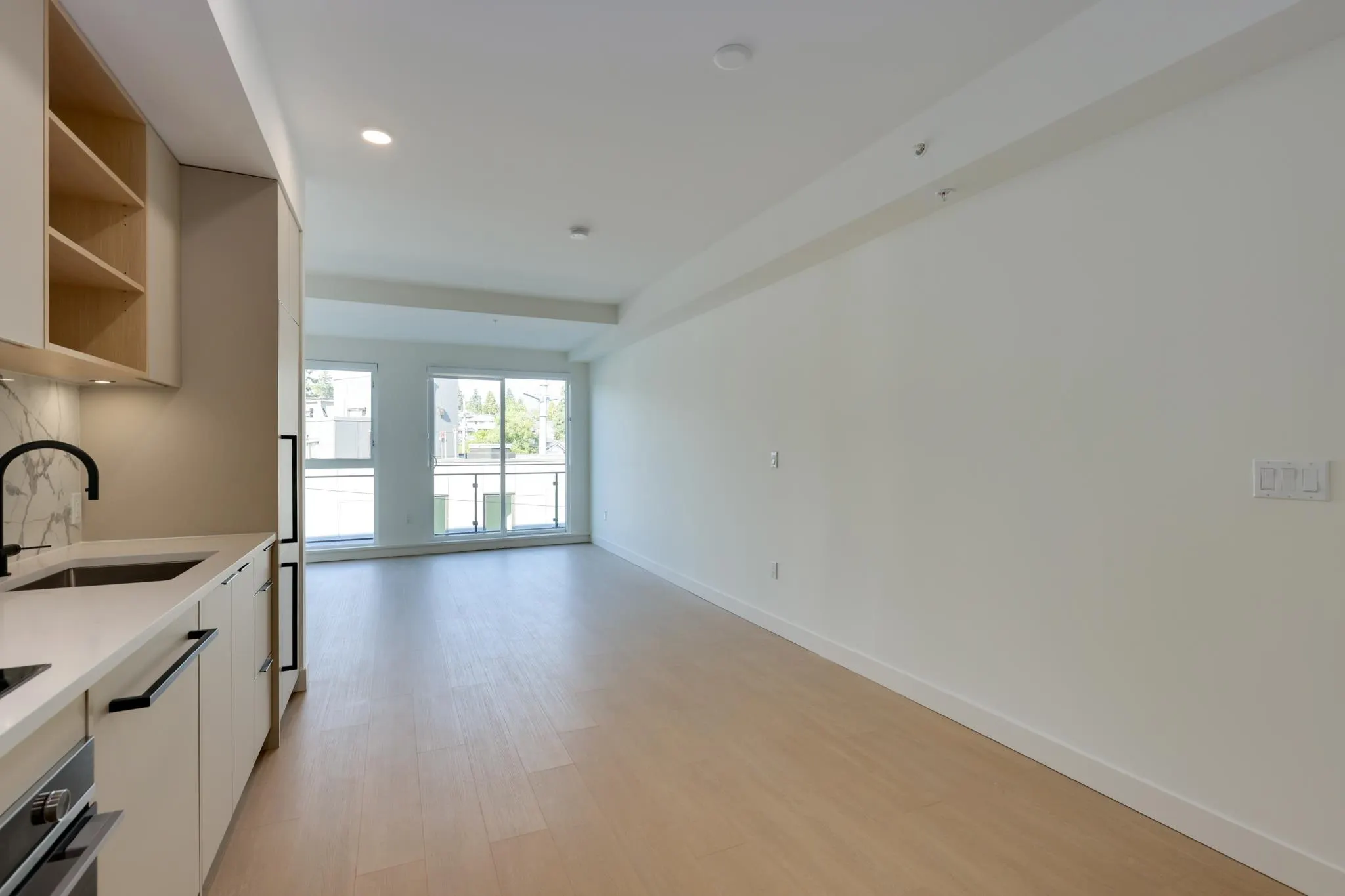 564 422 E 3rd Street