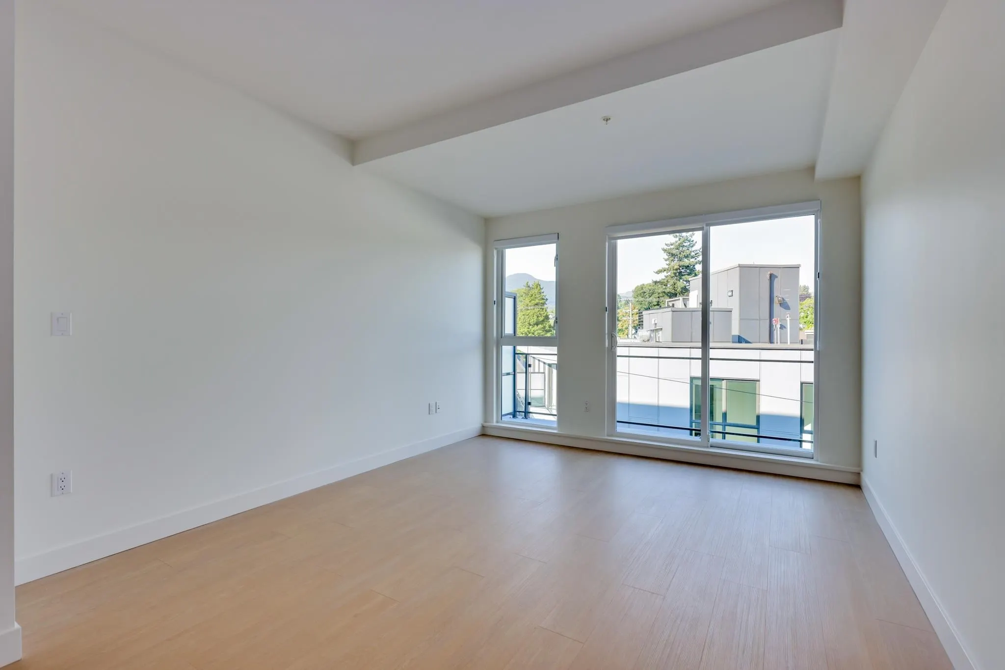 564 422 E 3rd Street