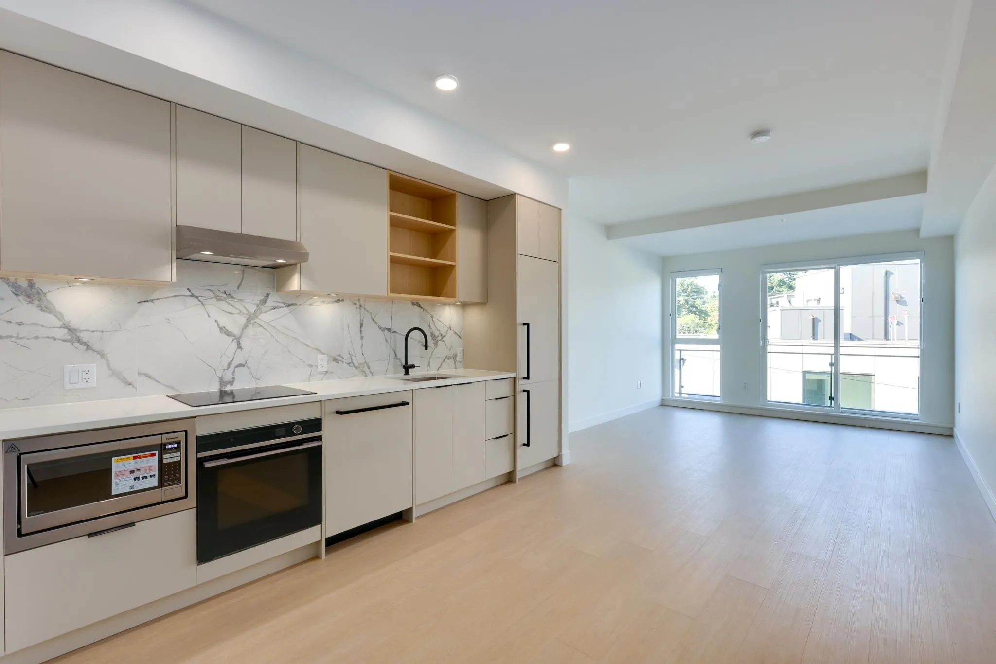 564 422 E 3rd Street