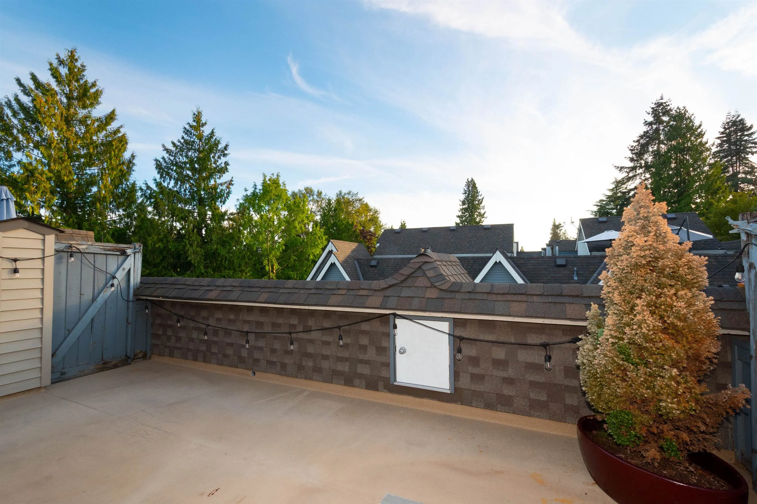 6 1015 Lynn Valley Road