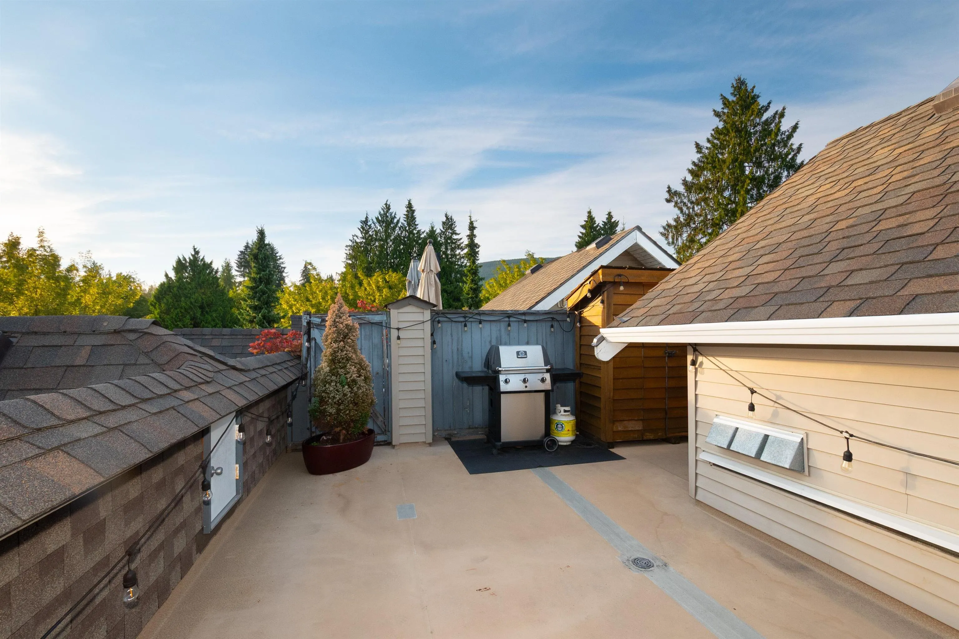 6 1015 Lynn Valley Road