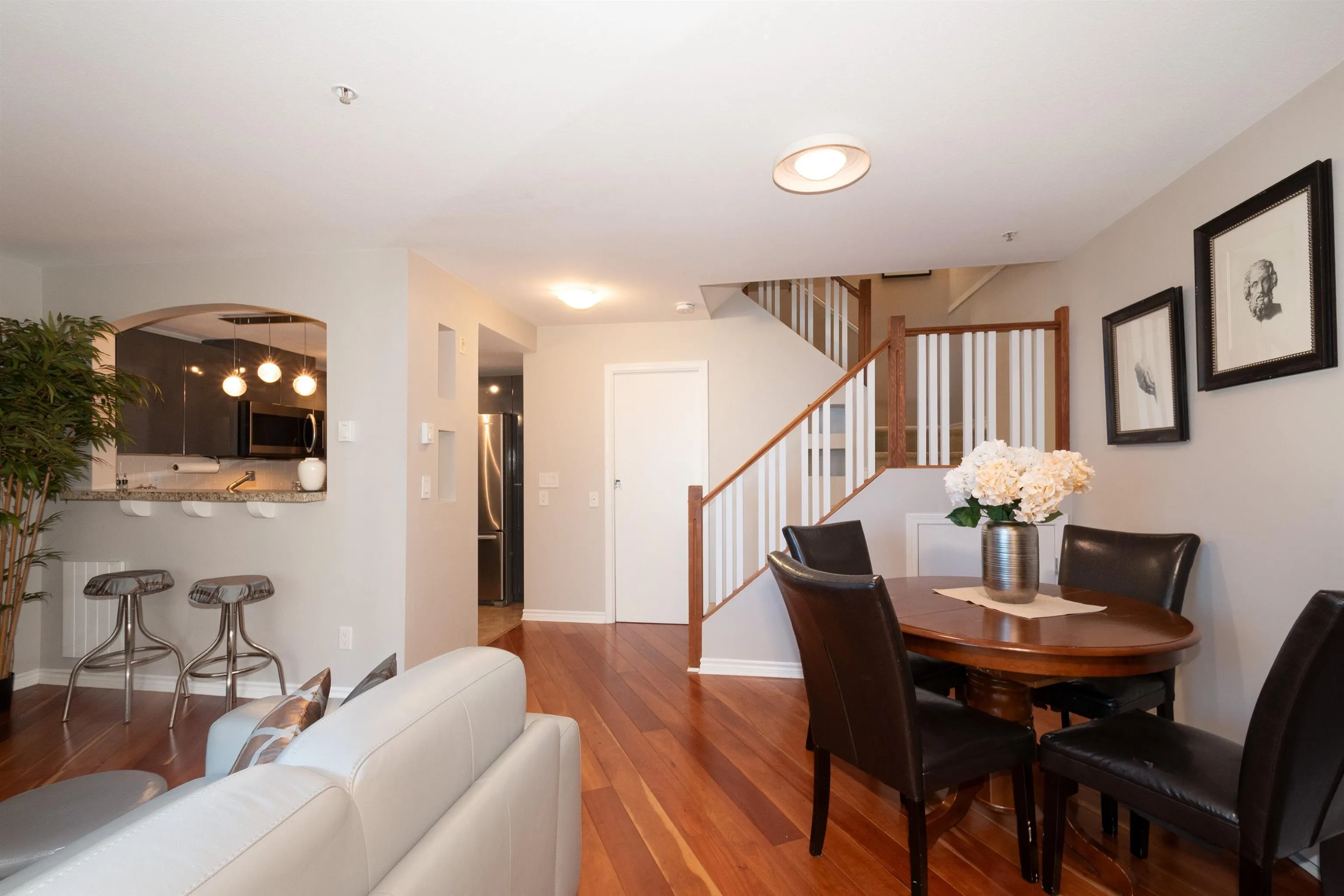 6 1015 Lynn Valley Road