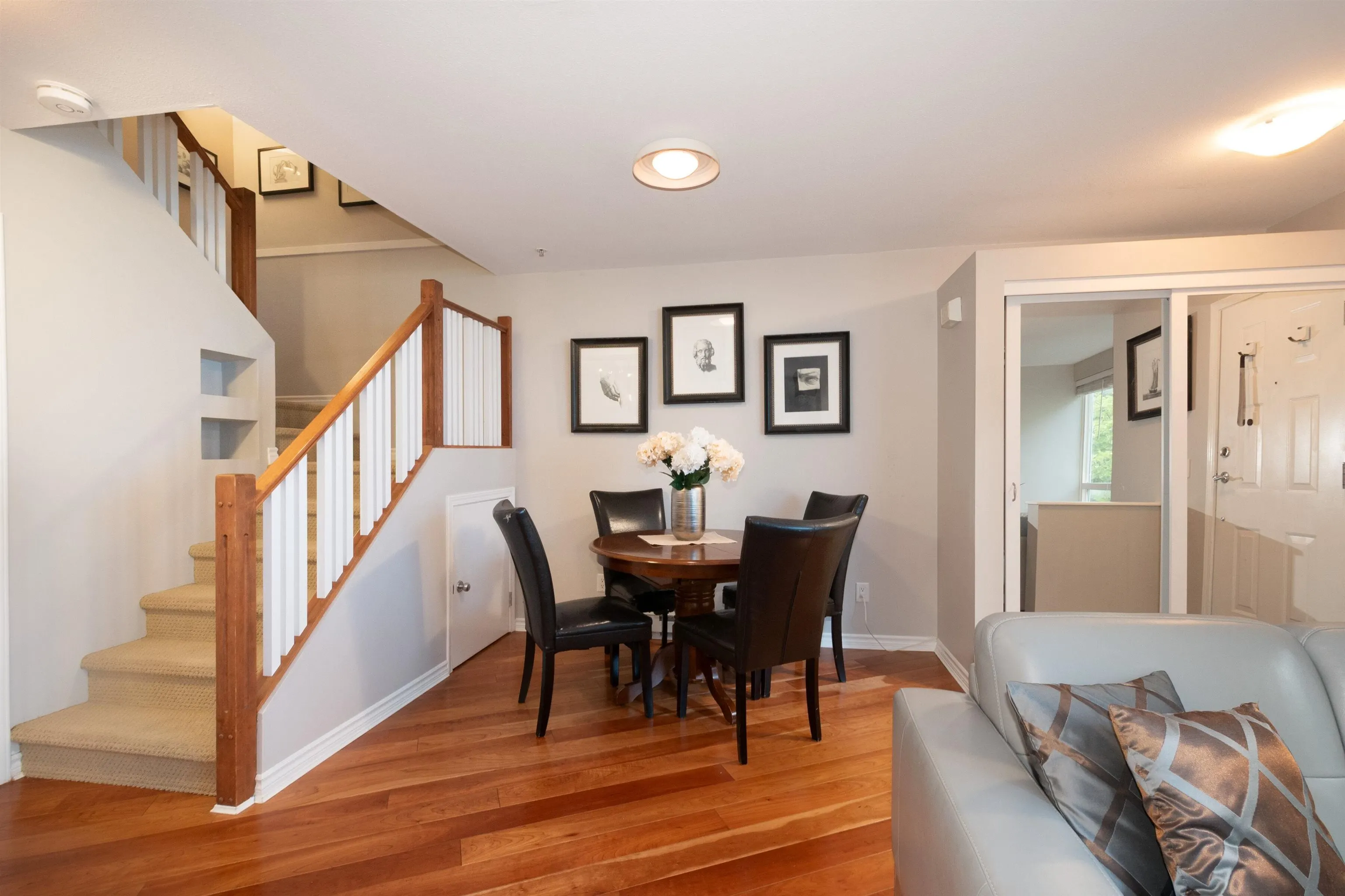 6 1015 Lynn Valley Road