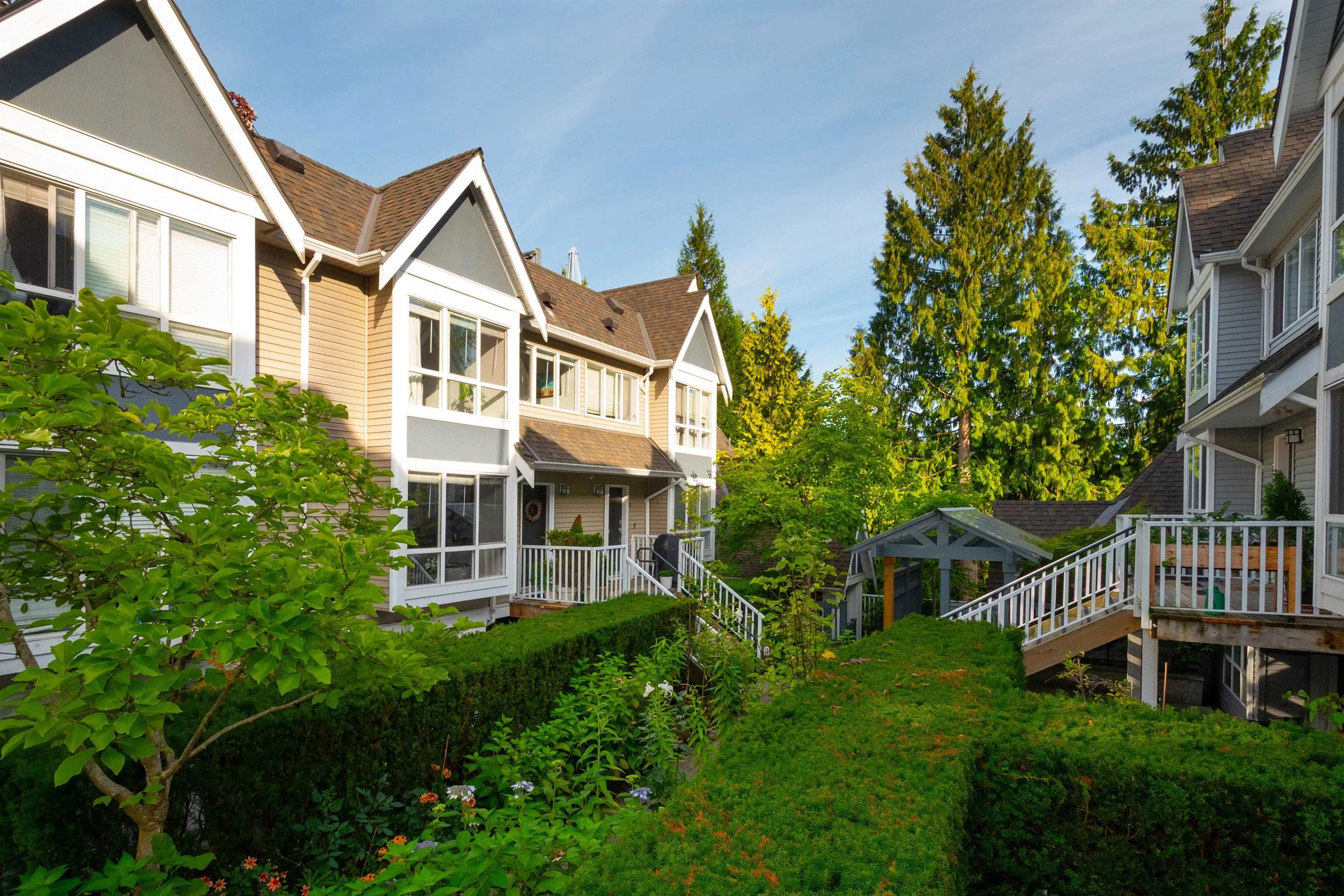 6 1015 Lynn Valley Road