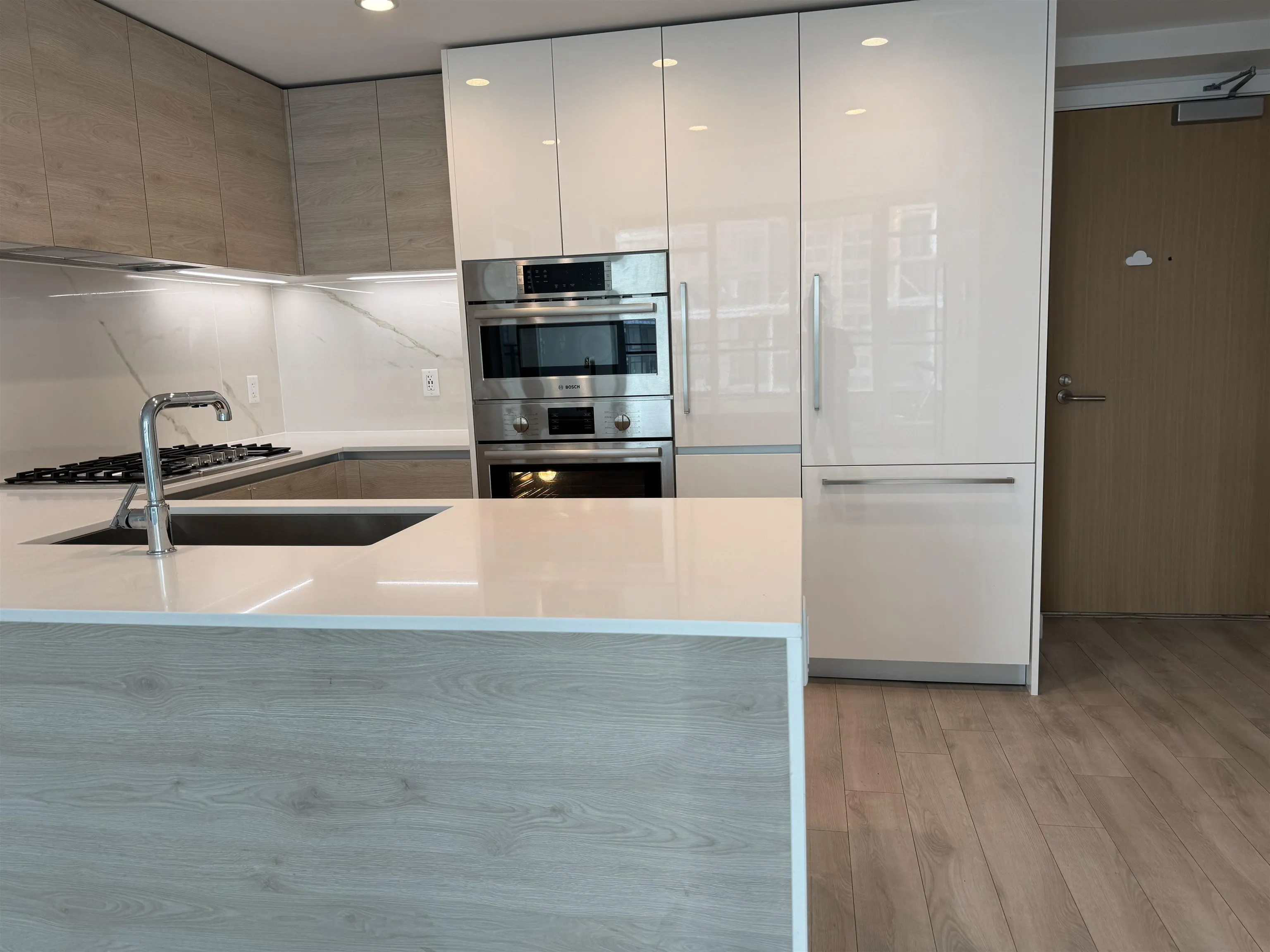 505 2085 Skyline Court