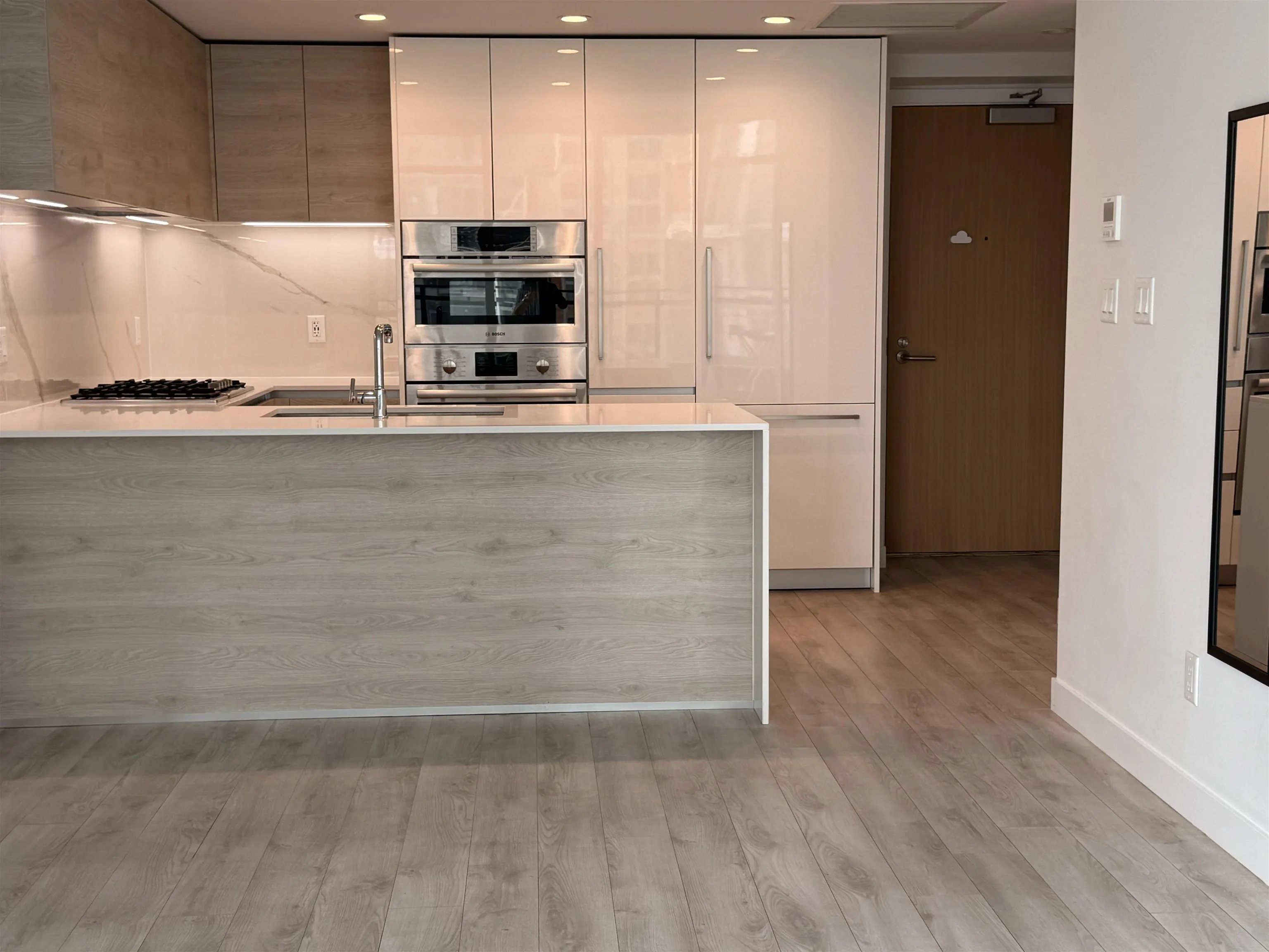 505 2085 Skyline Court