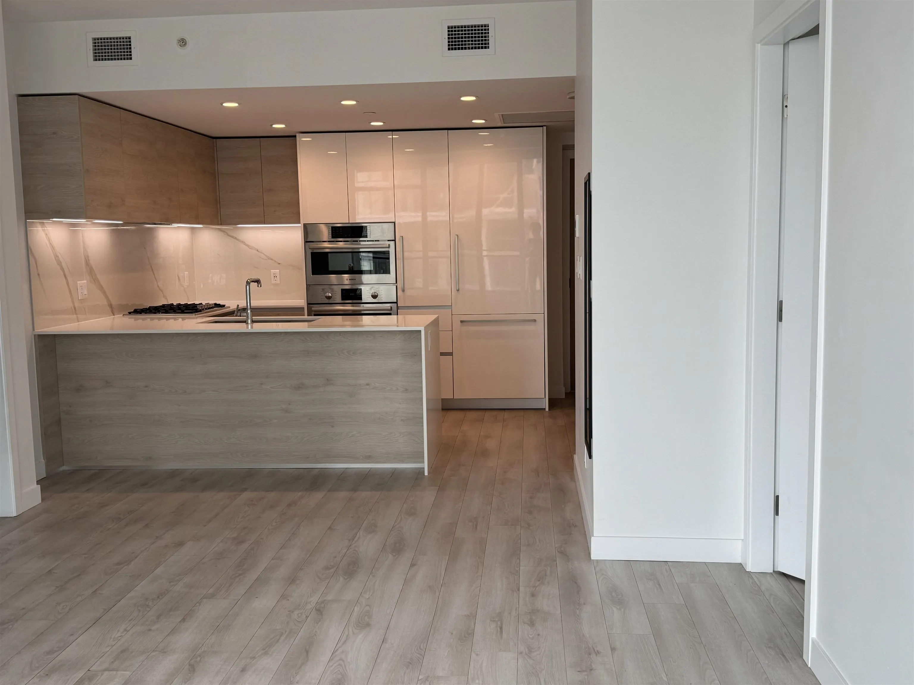 505 2085 Skyline Court