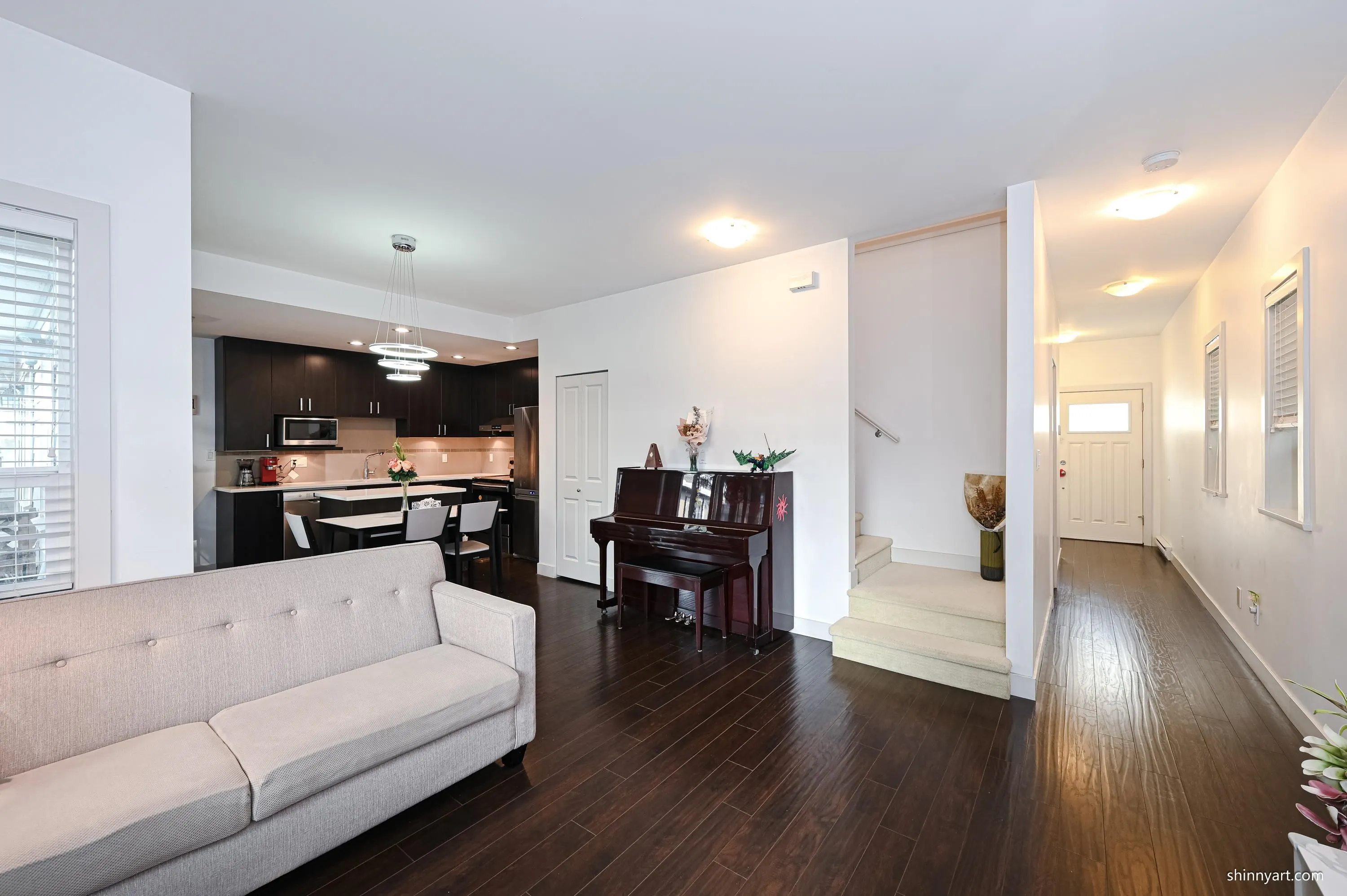 15 8200 Blundell Road