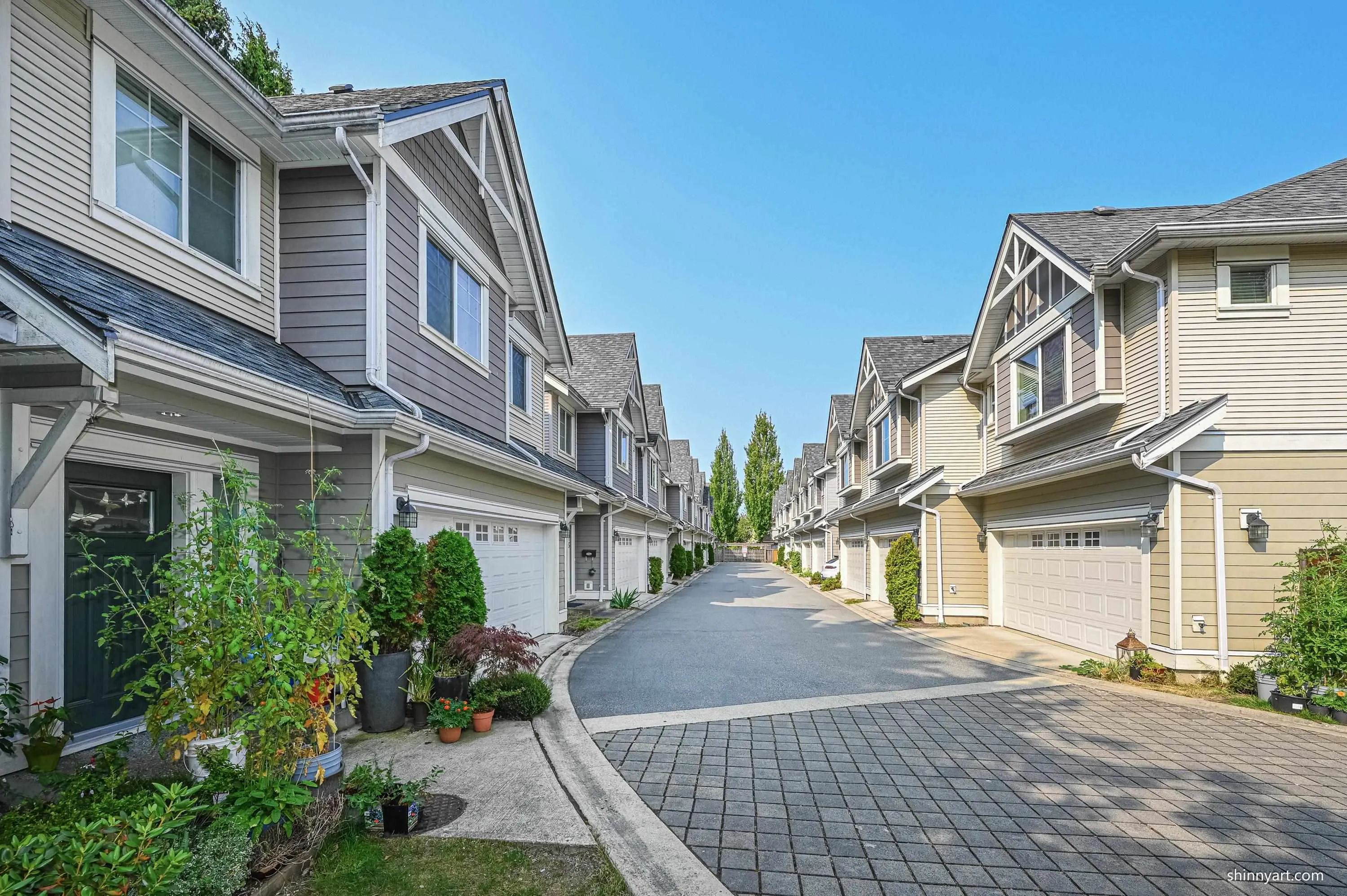 15 8200 Blundell Road