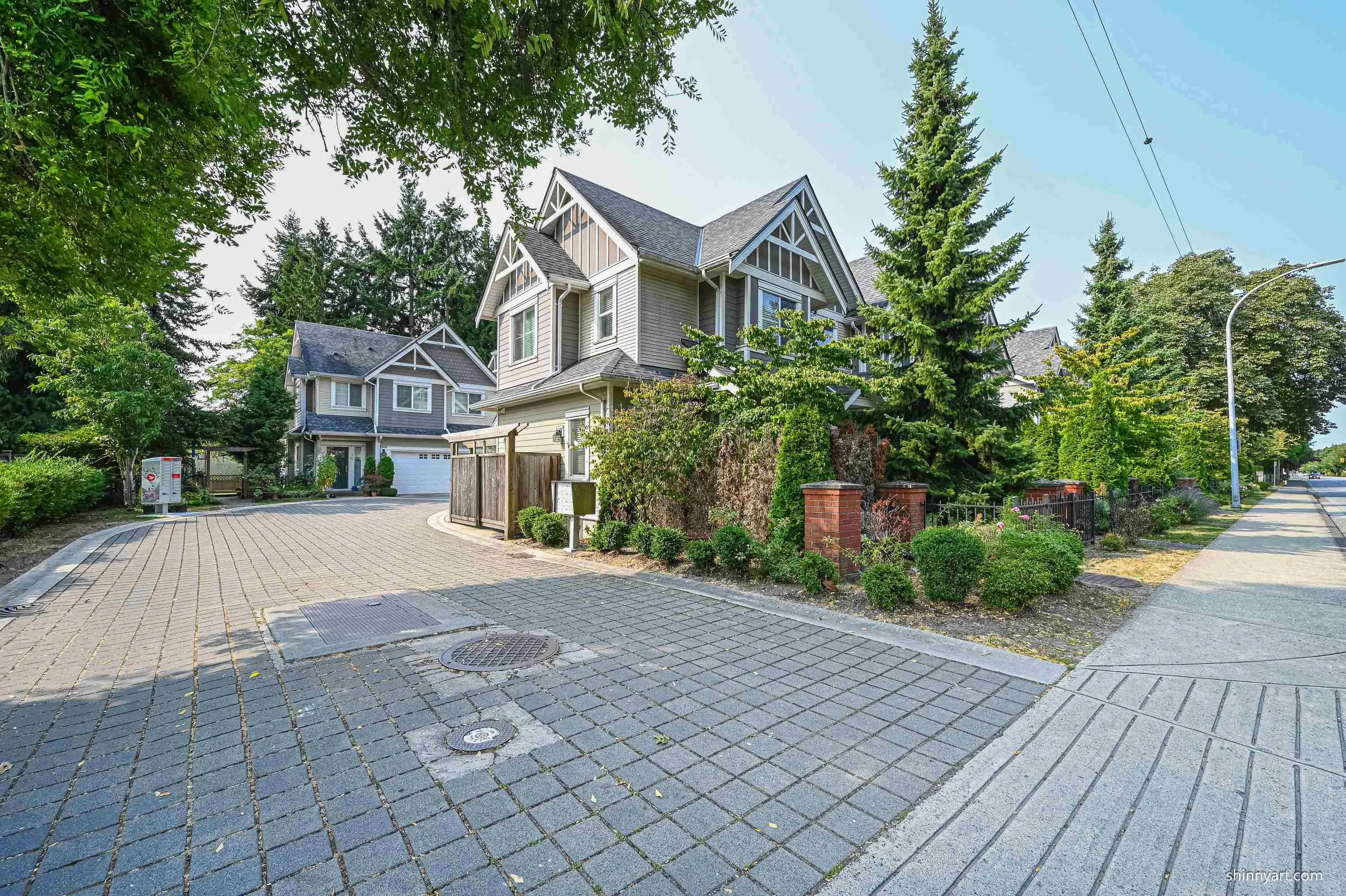 15 8200 Blundell Road