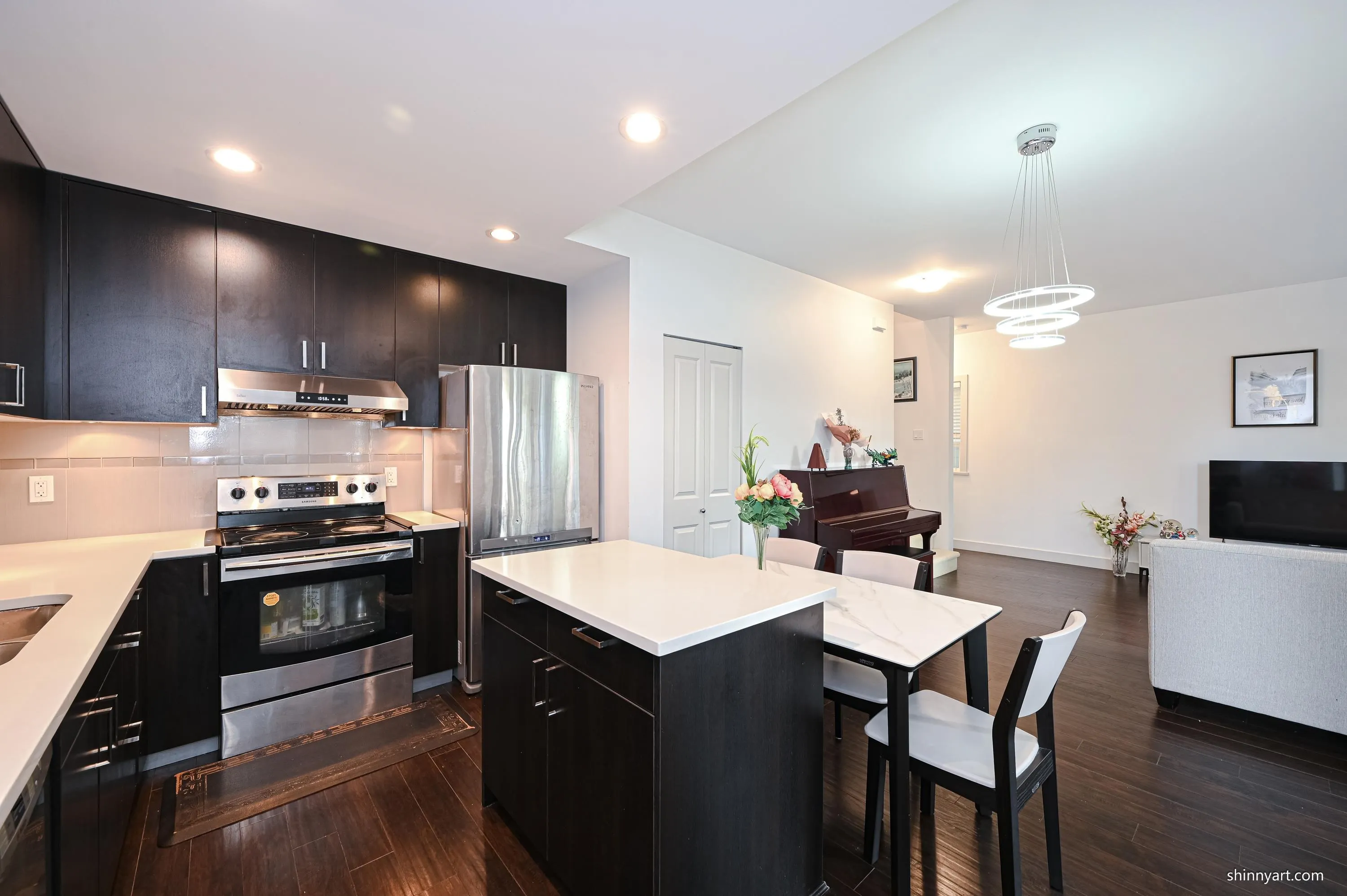 15 8200 Blundell Road