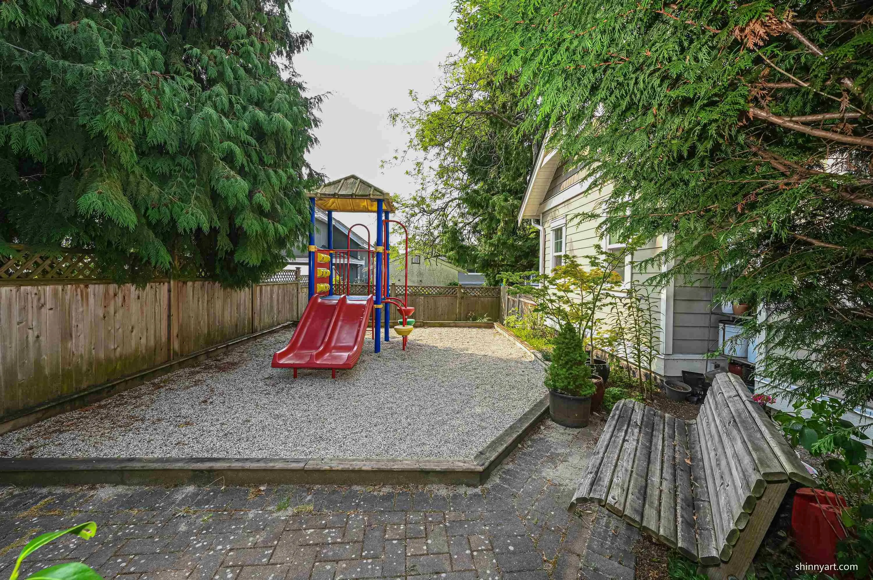 15 8200 Blundell Road