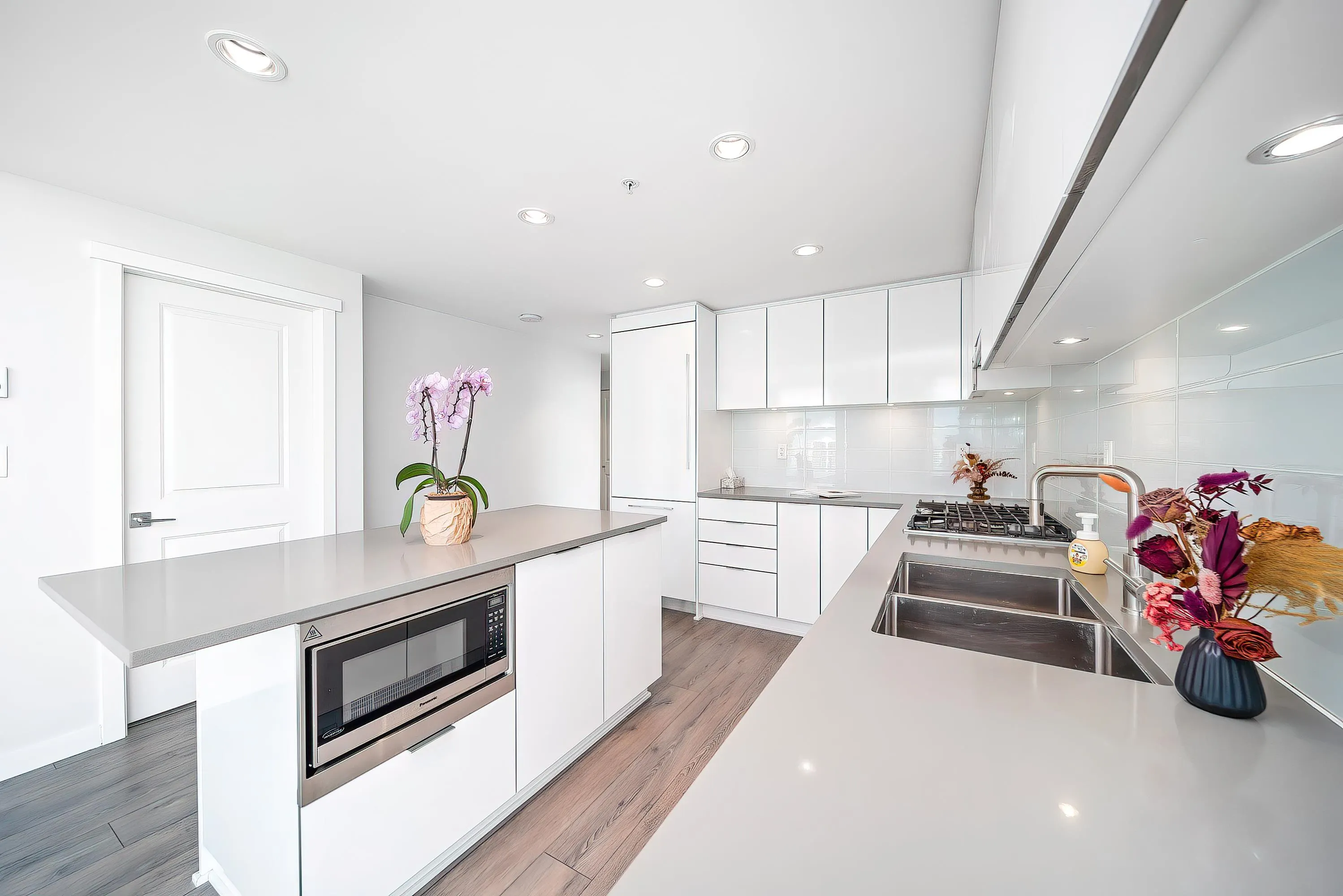 3206 2388 Madison Avenue