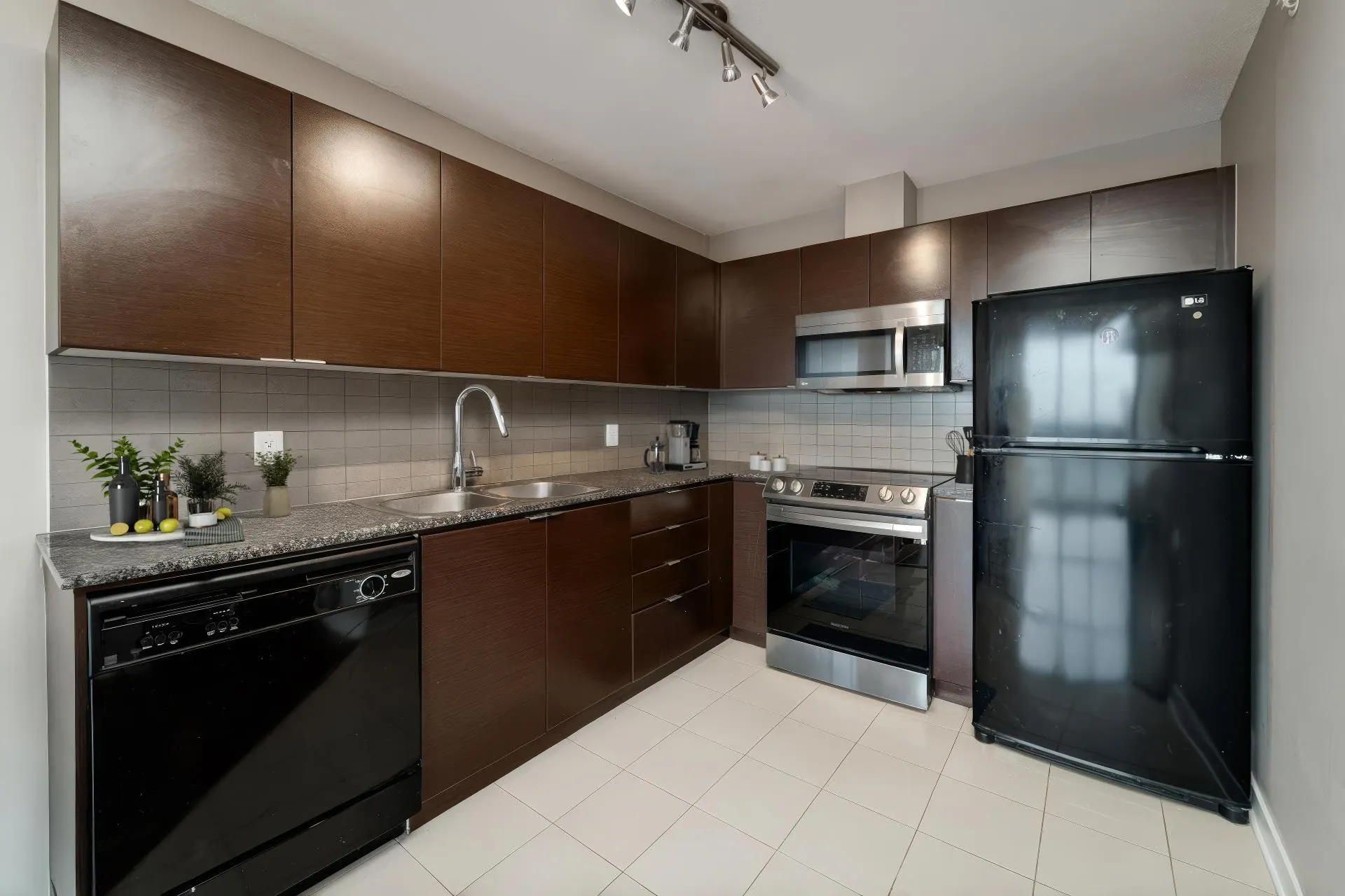 3105 13618 100 Avenue