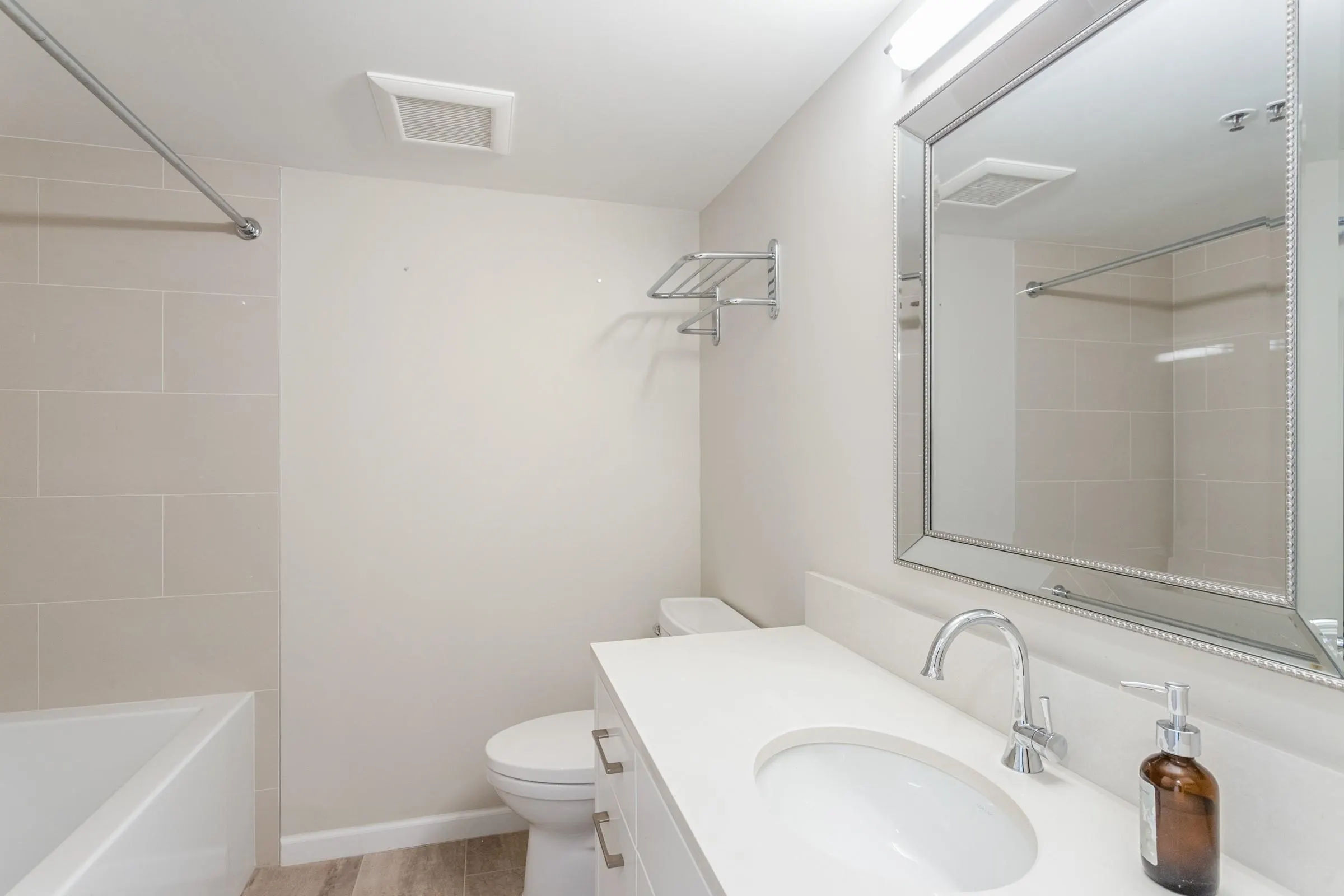 5 2150 Marine Drive