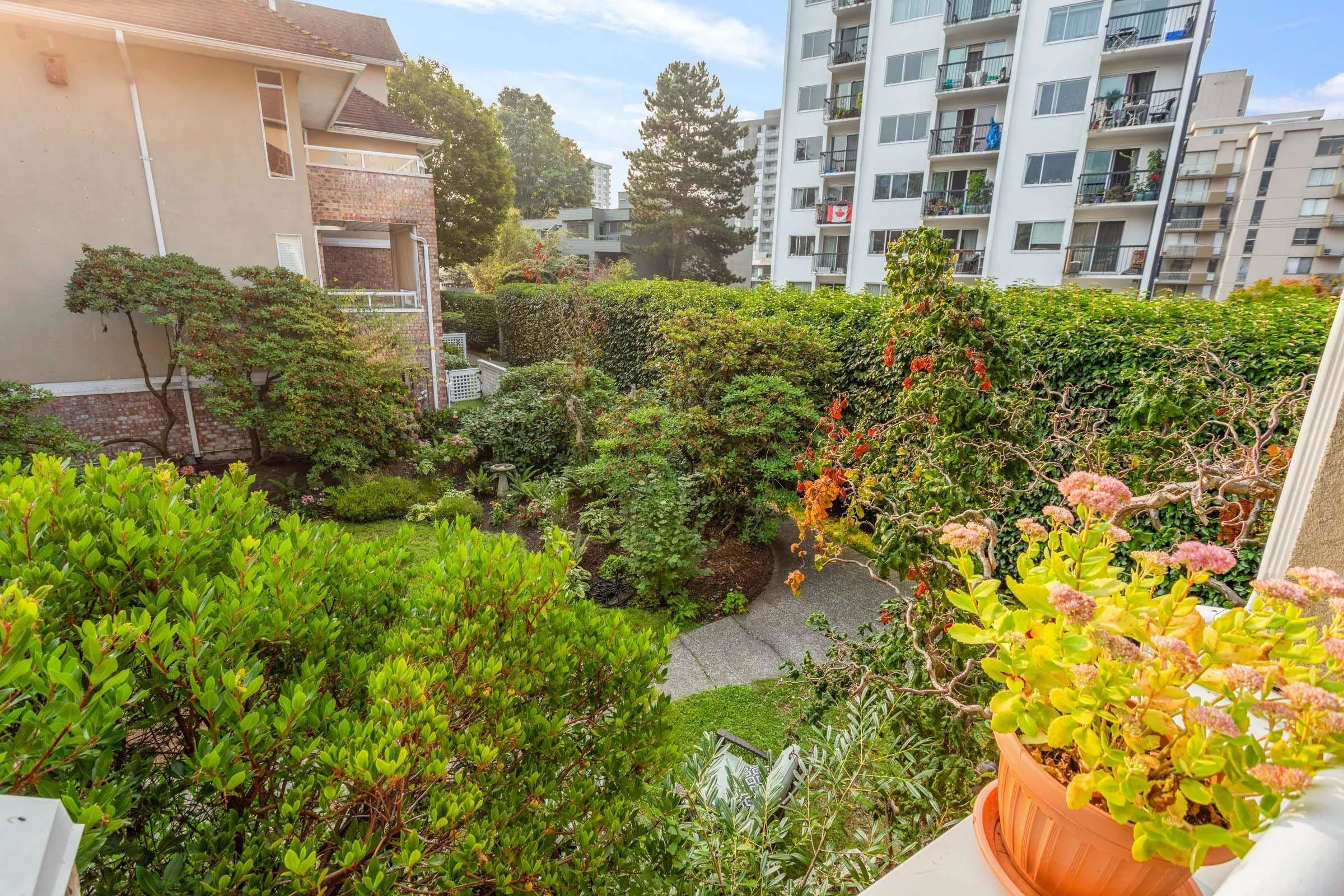 5 2150 Marine Drive