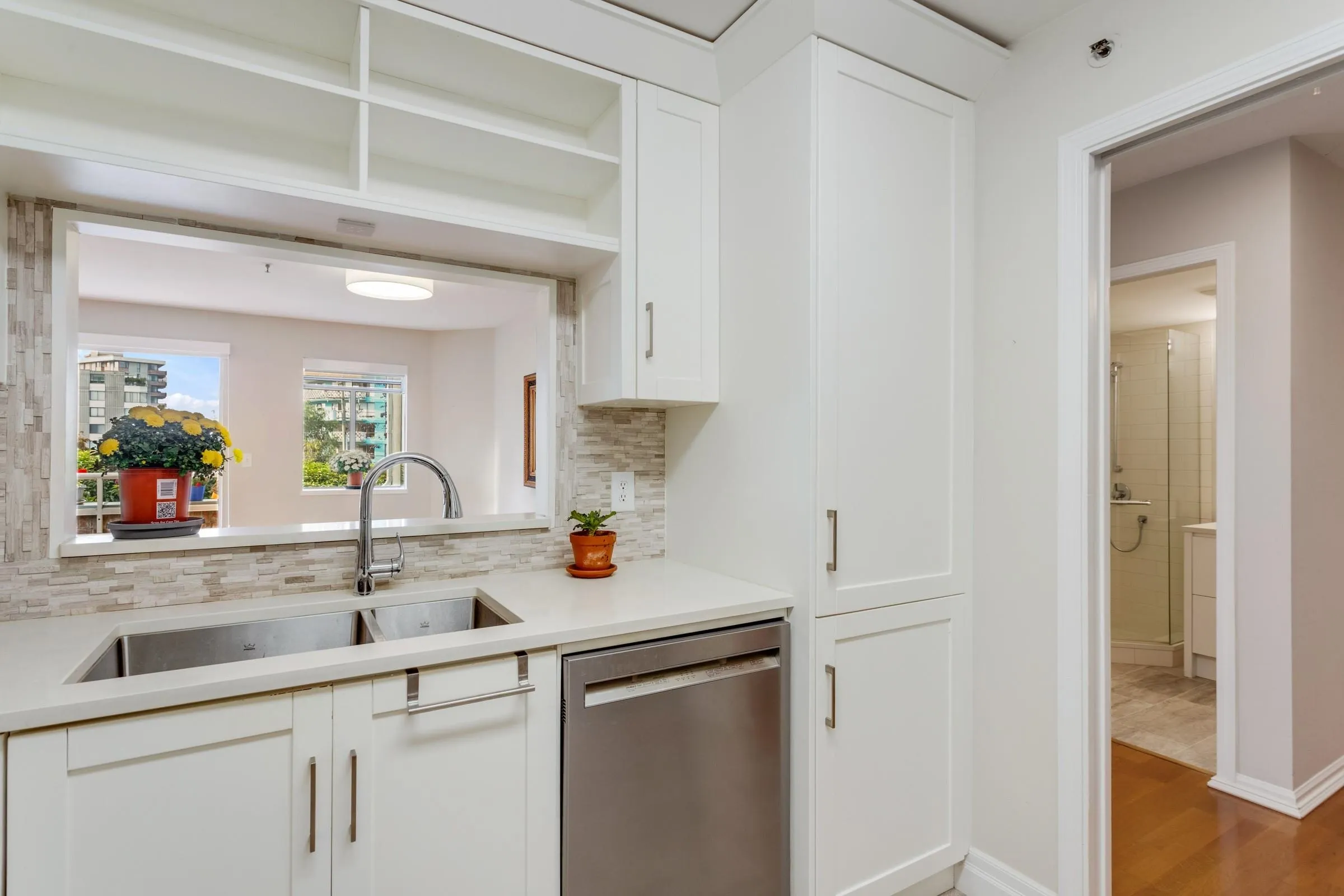 5 2150 Marine Drive