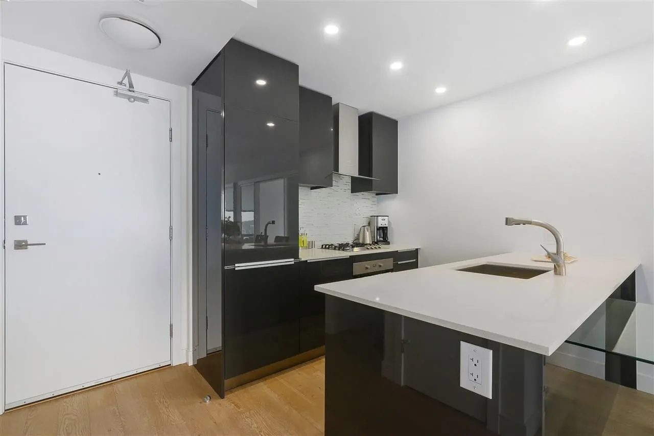 2904 1283 Howe Street