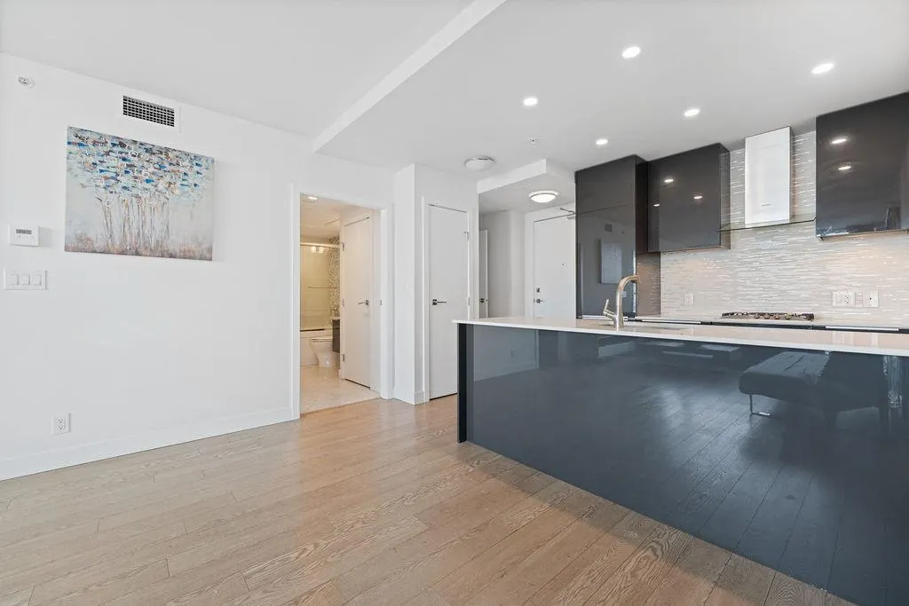 2904 1283 Howe Street