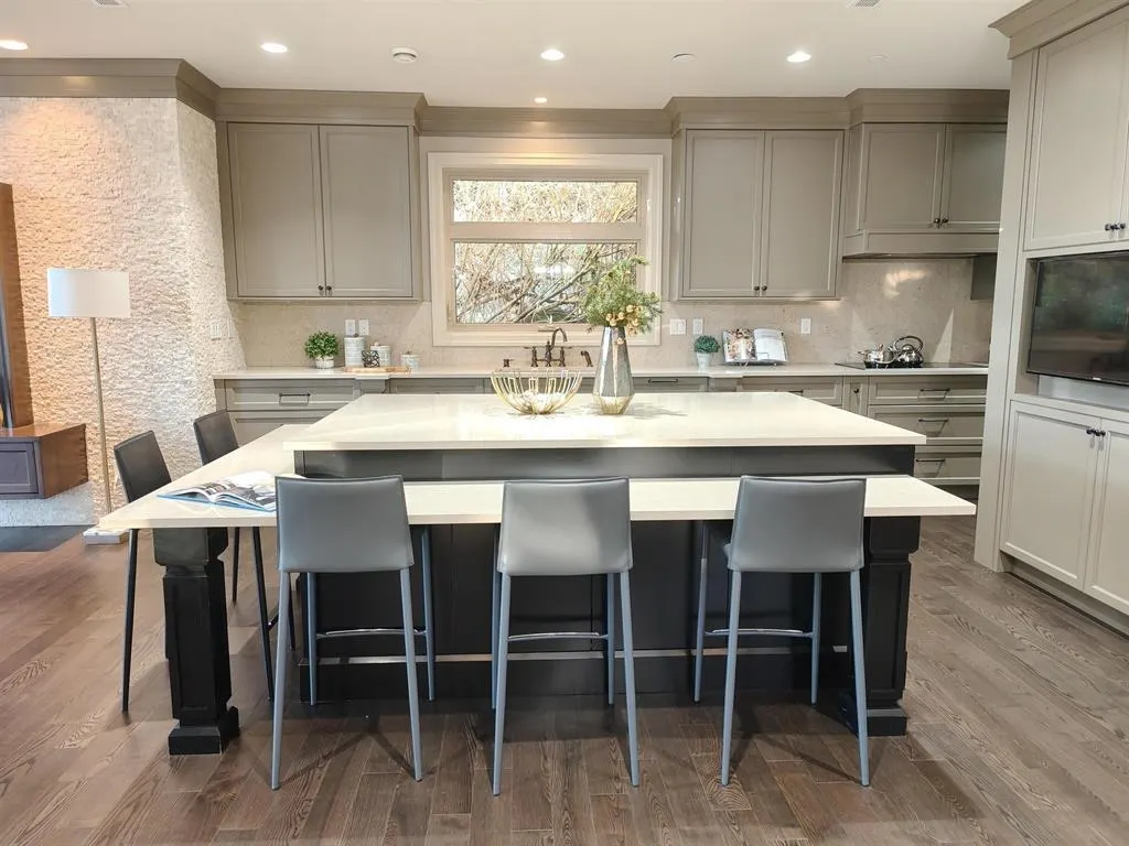 2566 Marine Drive