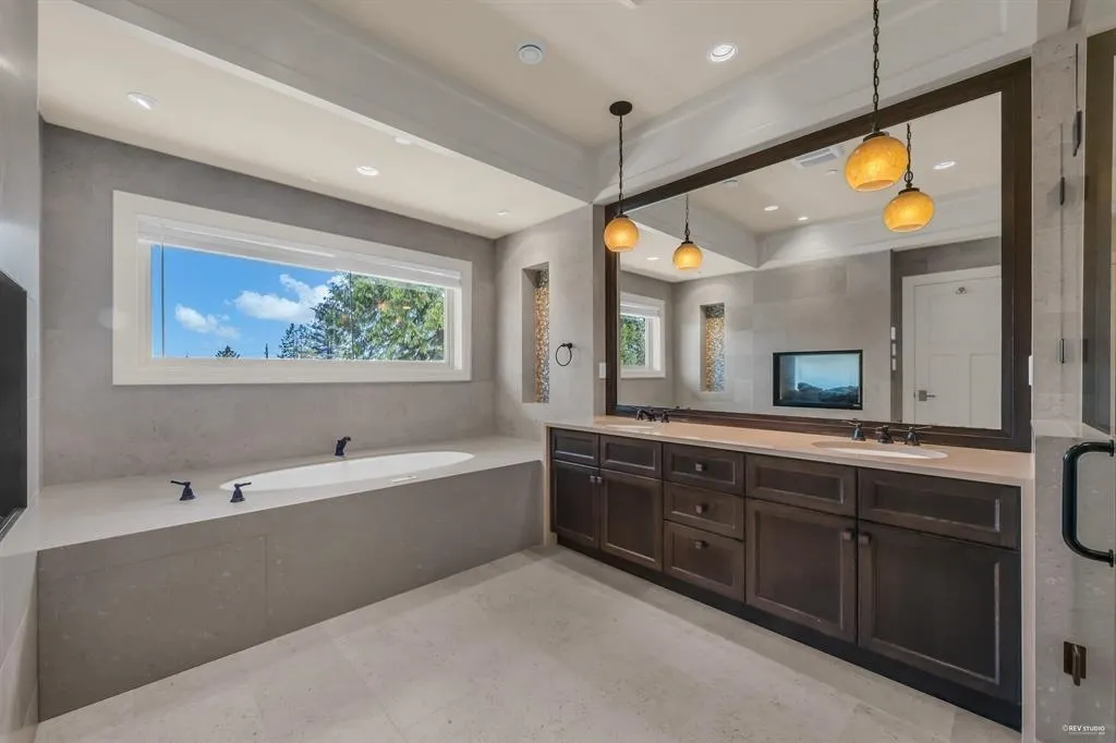 2566 Marine Drive