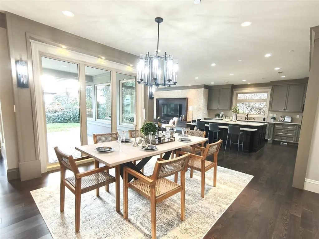 2566 Marine Drive