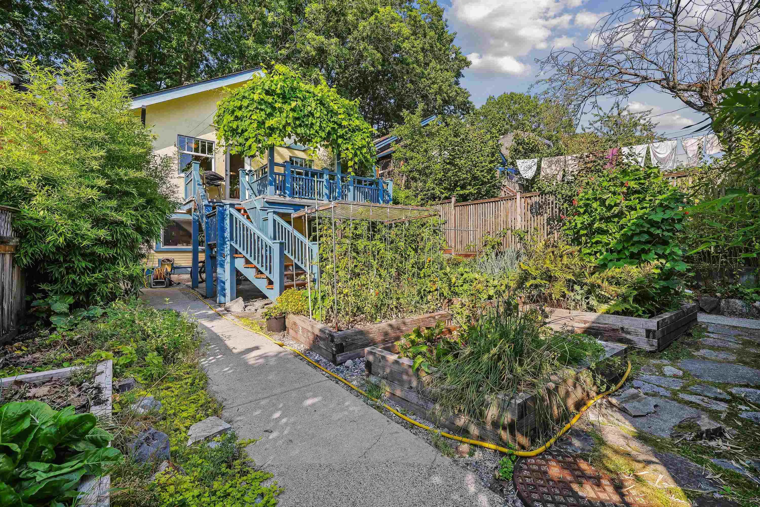 2274 E 7th Avenue