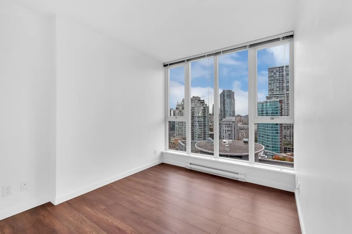 2502 233 Robson Street