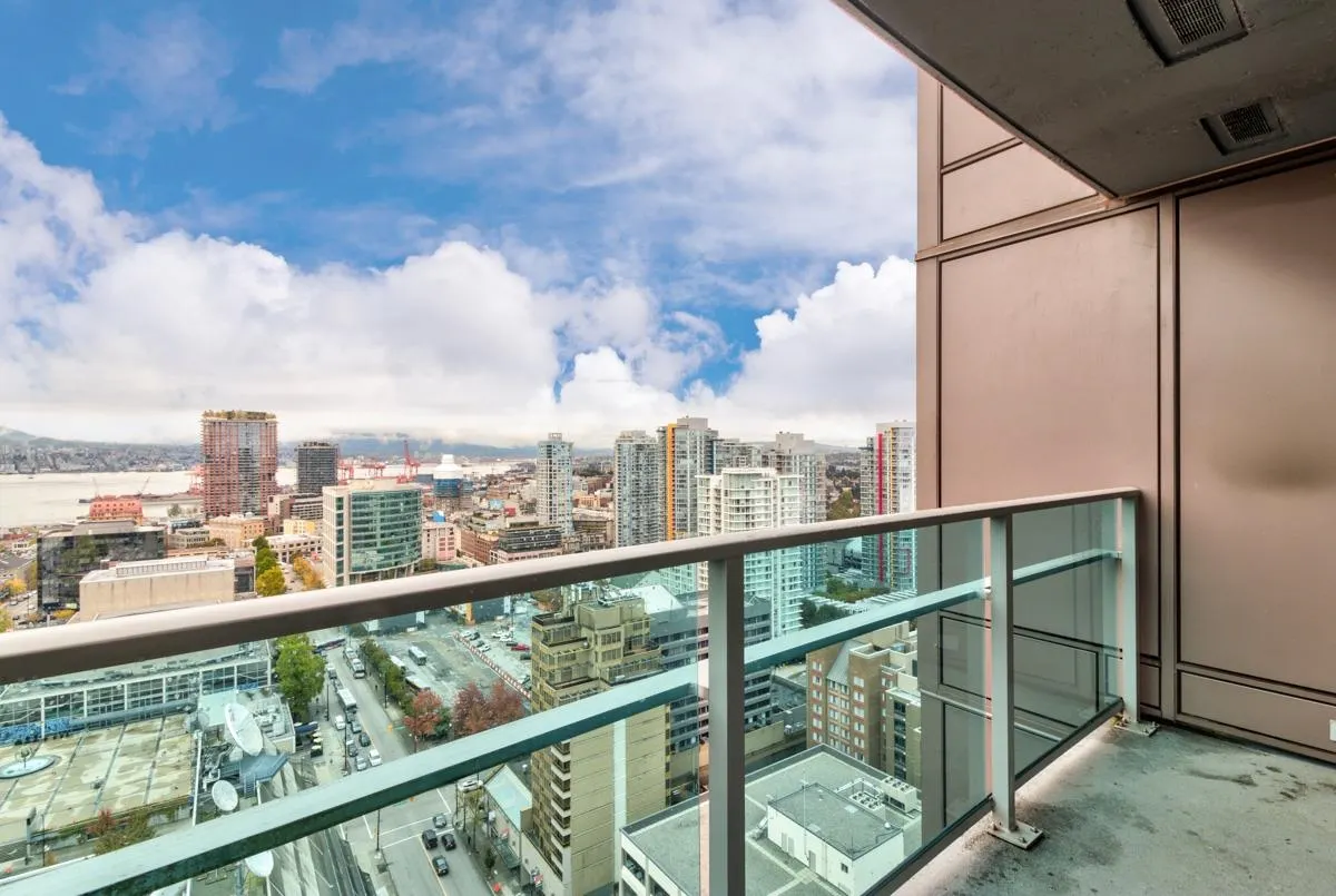 2502 233 Robson Street
