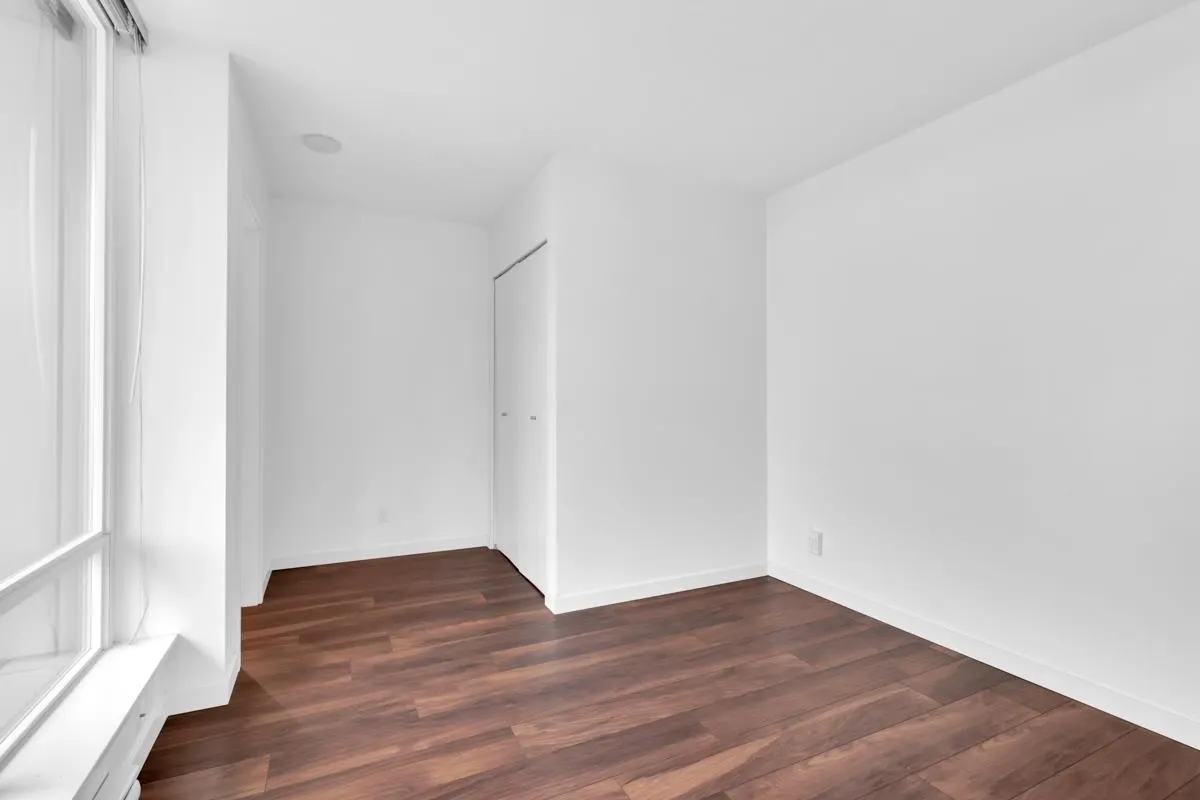 2502 233 Robson Street