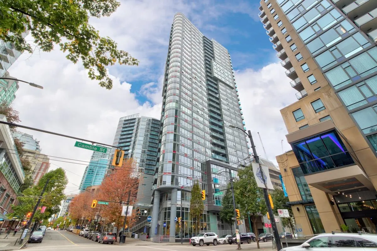 2502 233 Robson Street