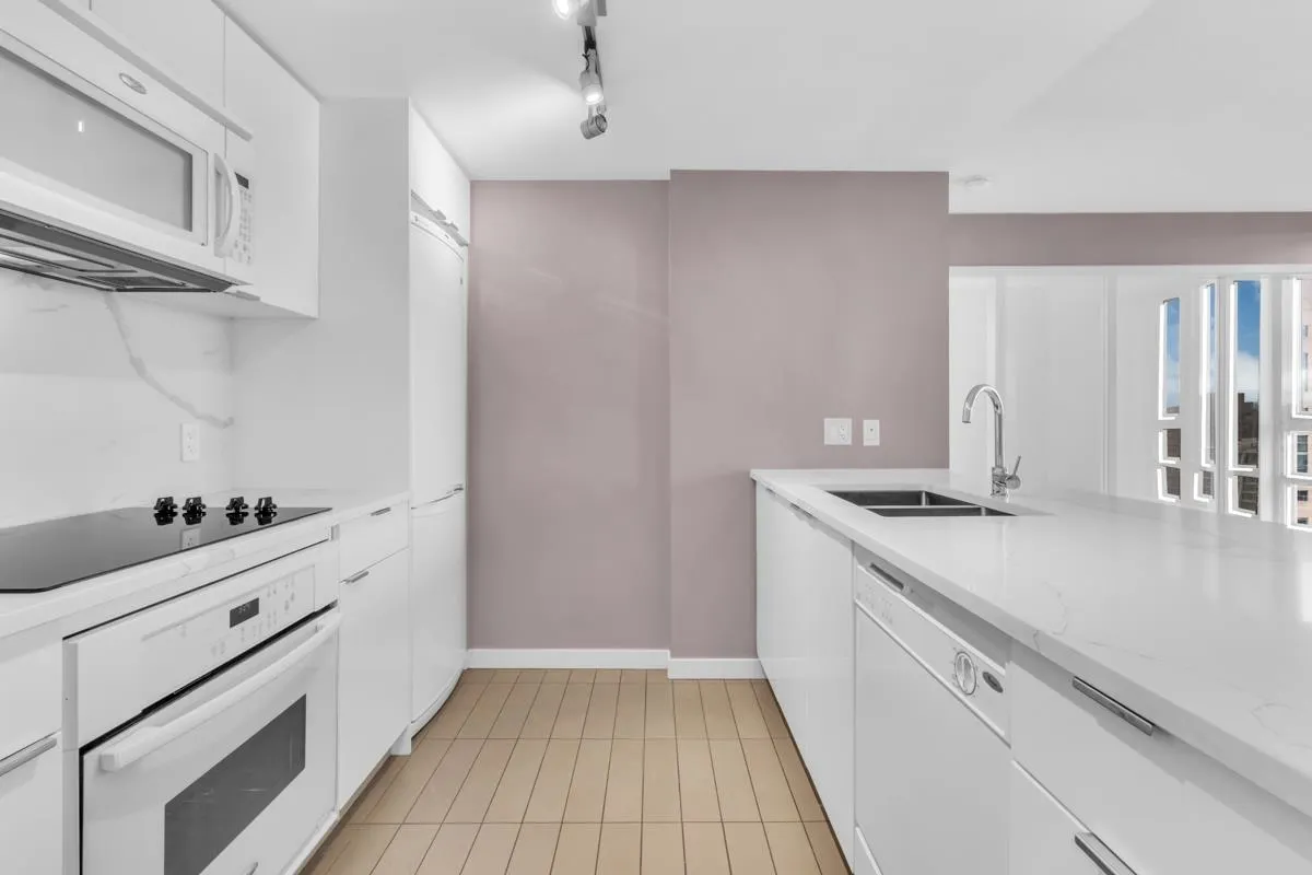 2502 233 Robson Street