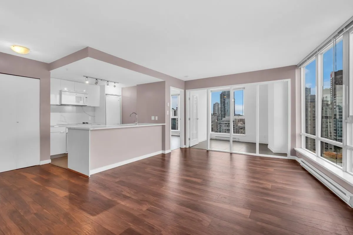 2502 233 Robson Street
