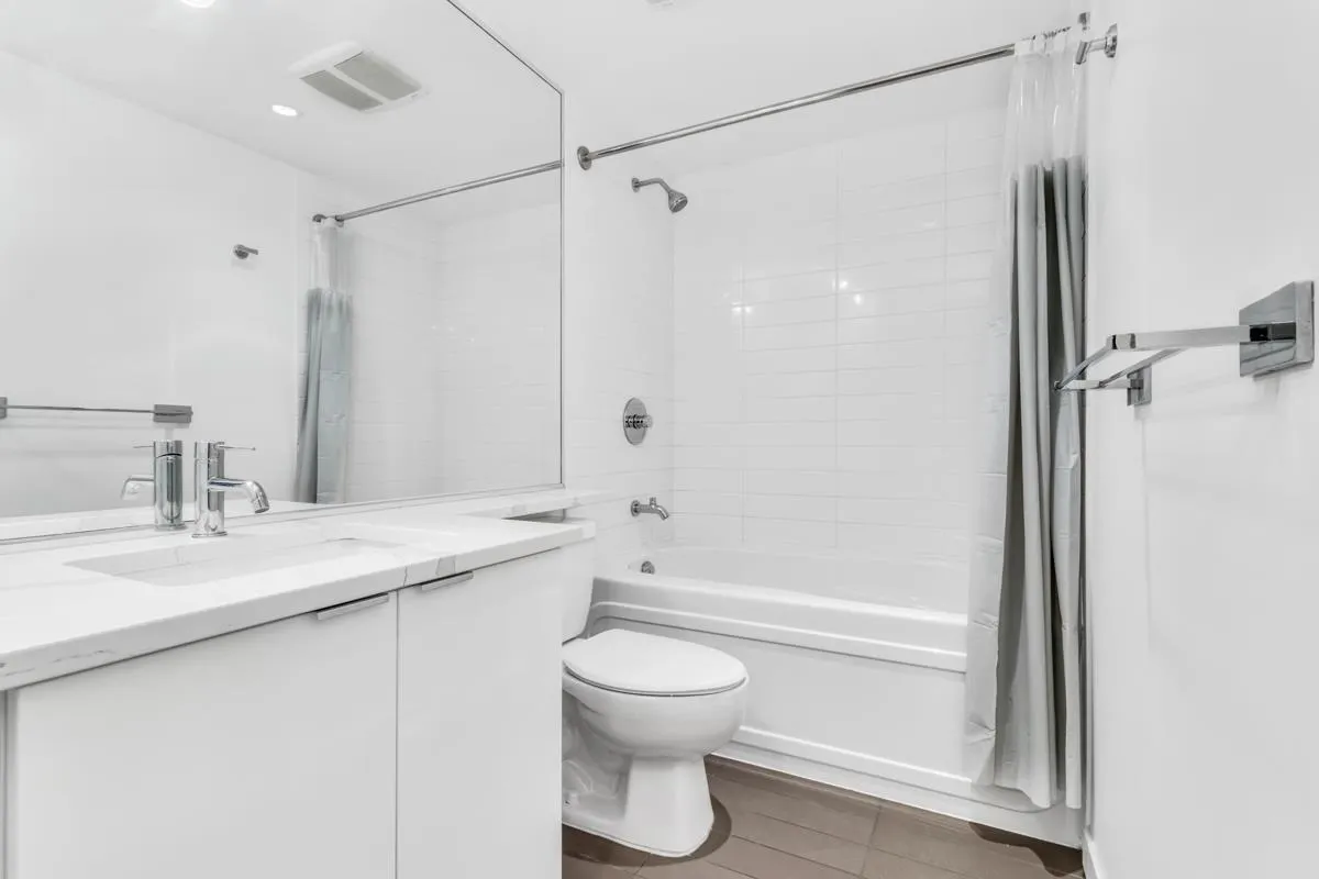 2502 233 Robson Street