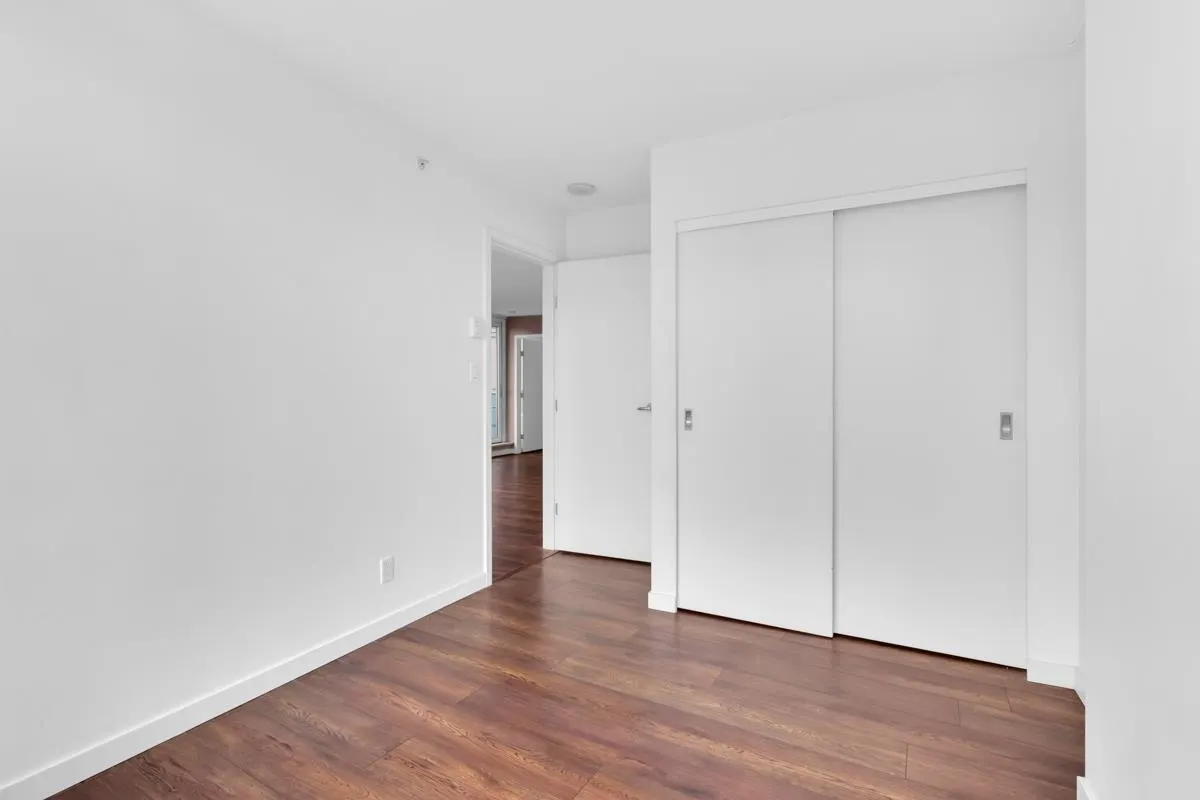 2502 233 Robson Street